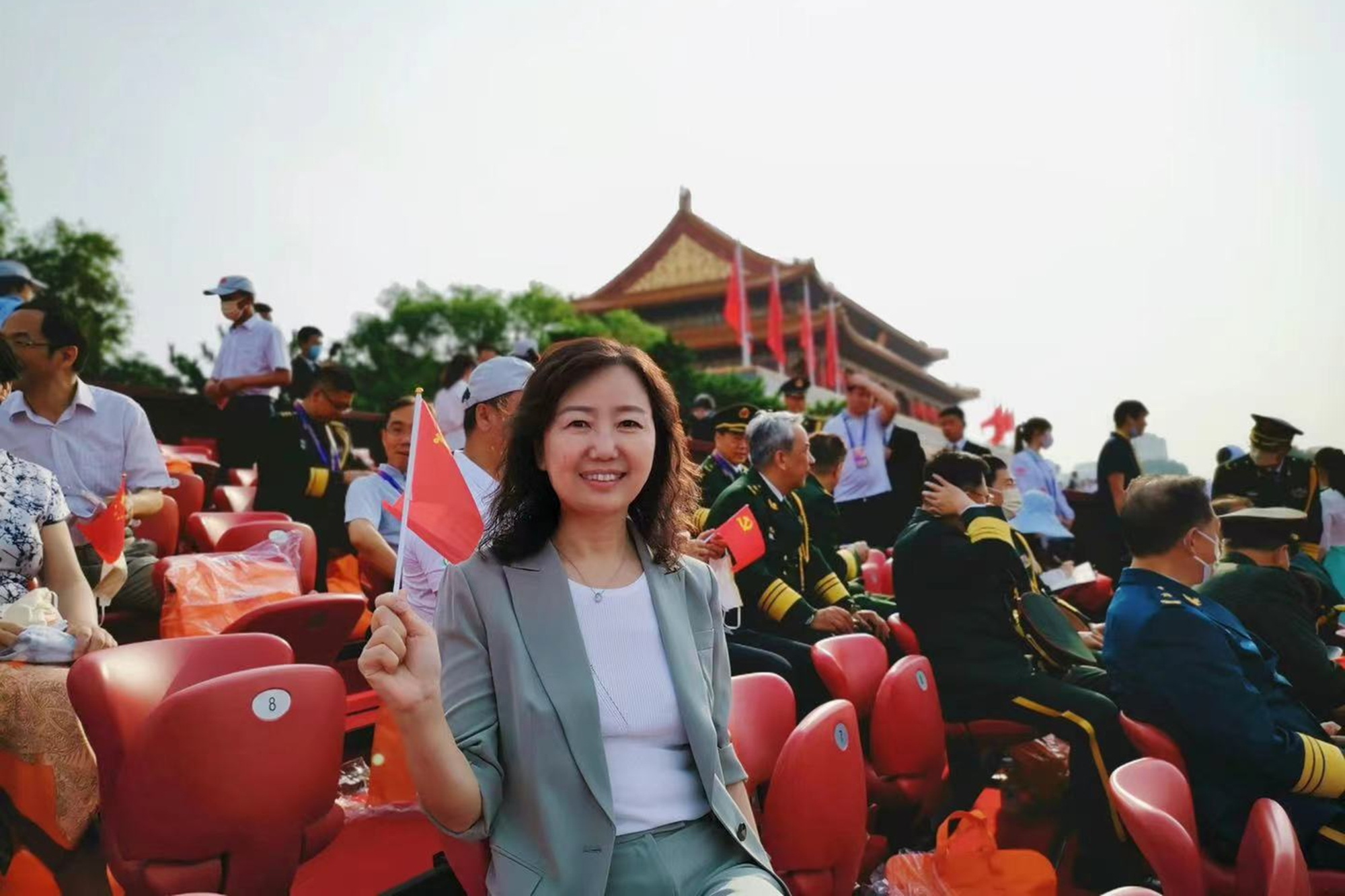 我校师生代表受邀参加庆祝中国共产党成立100周年大会观礼