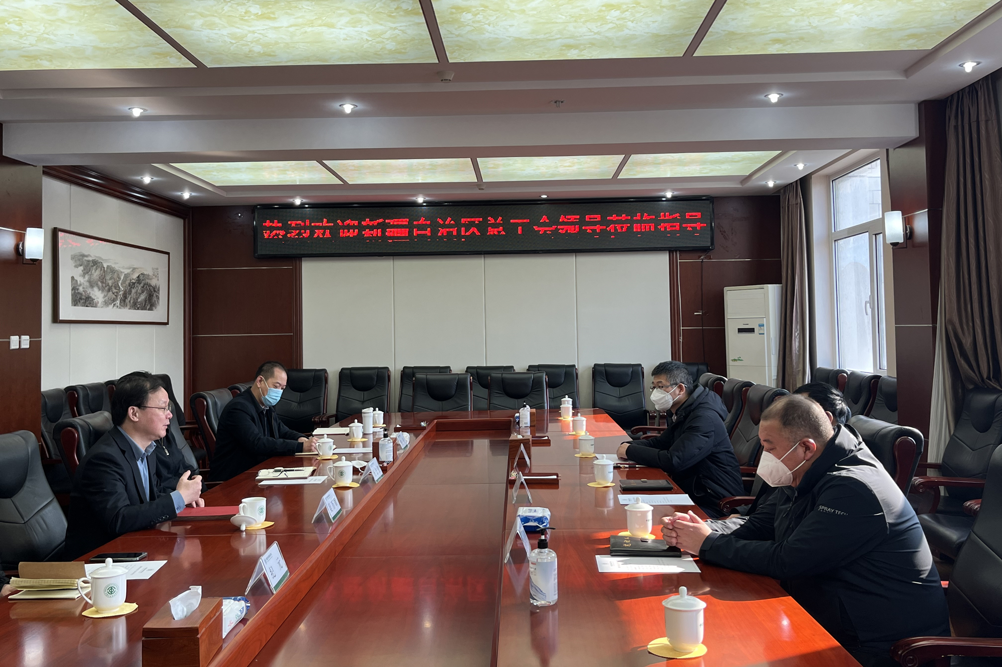 新疆维吾尔自治区总工会陈忠宽书记一行来校调研