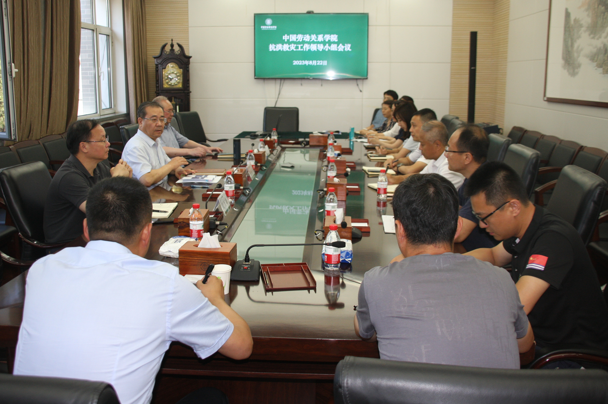 学校对抗洪救灾和开学工作进行再研究再部署