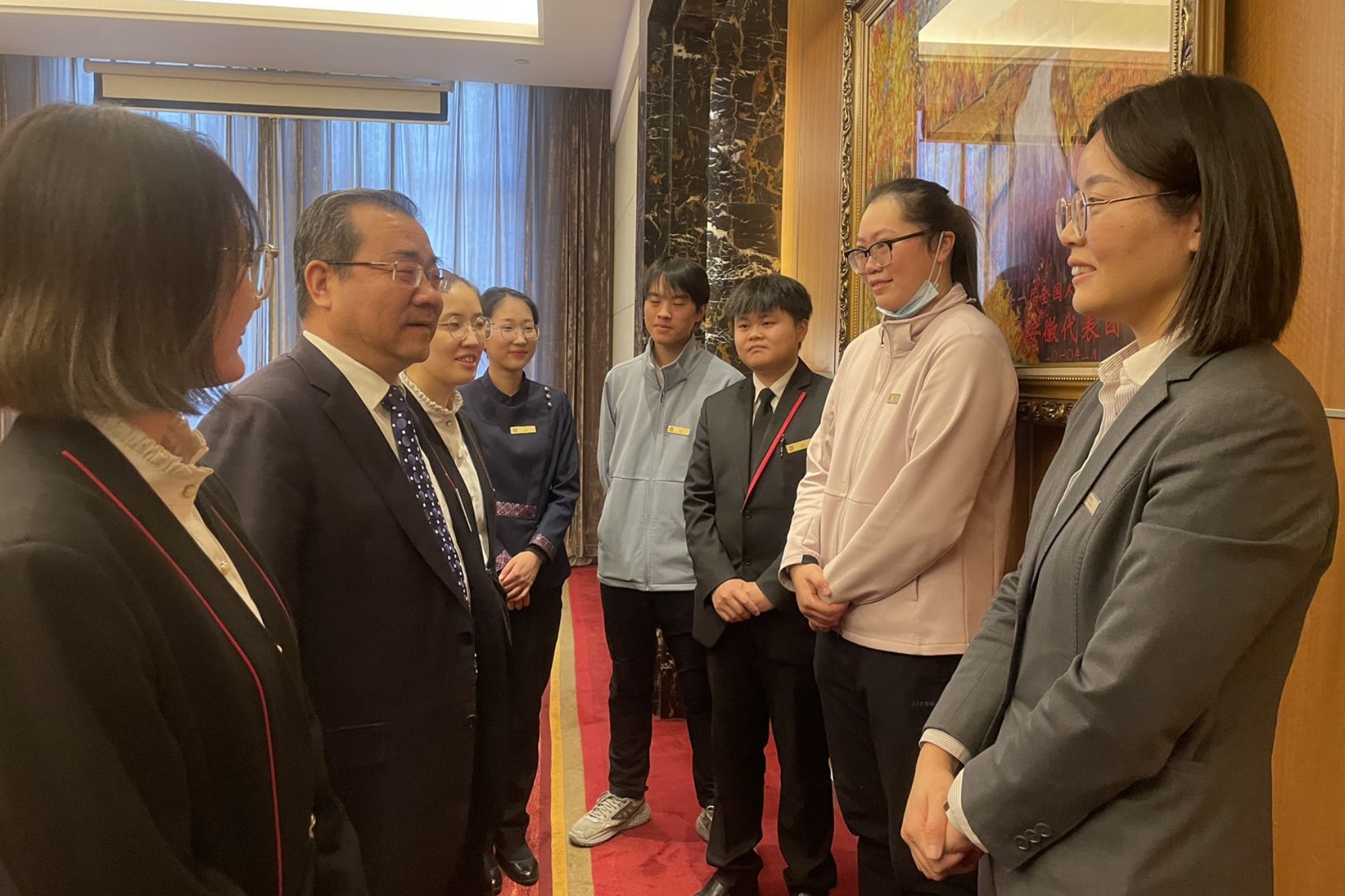 刘向兵书记与职工之家在岗实习学生交流座谈