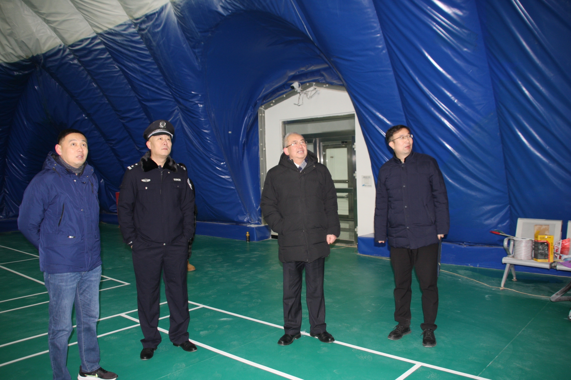 学校开展安全工作再部署及节日慰问活动