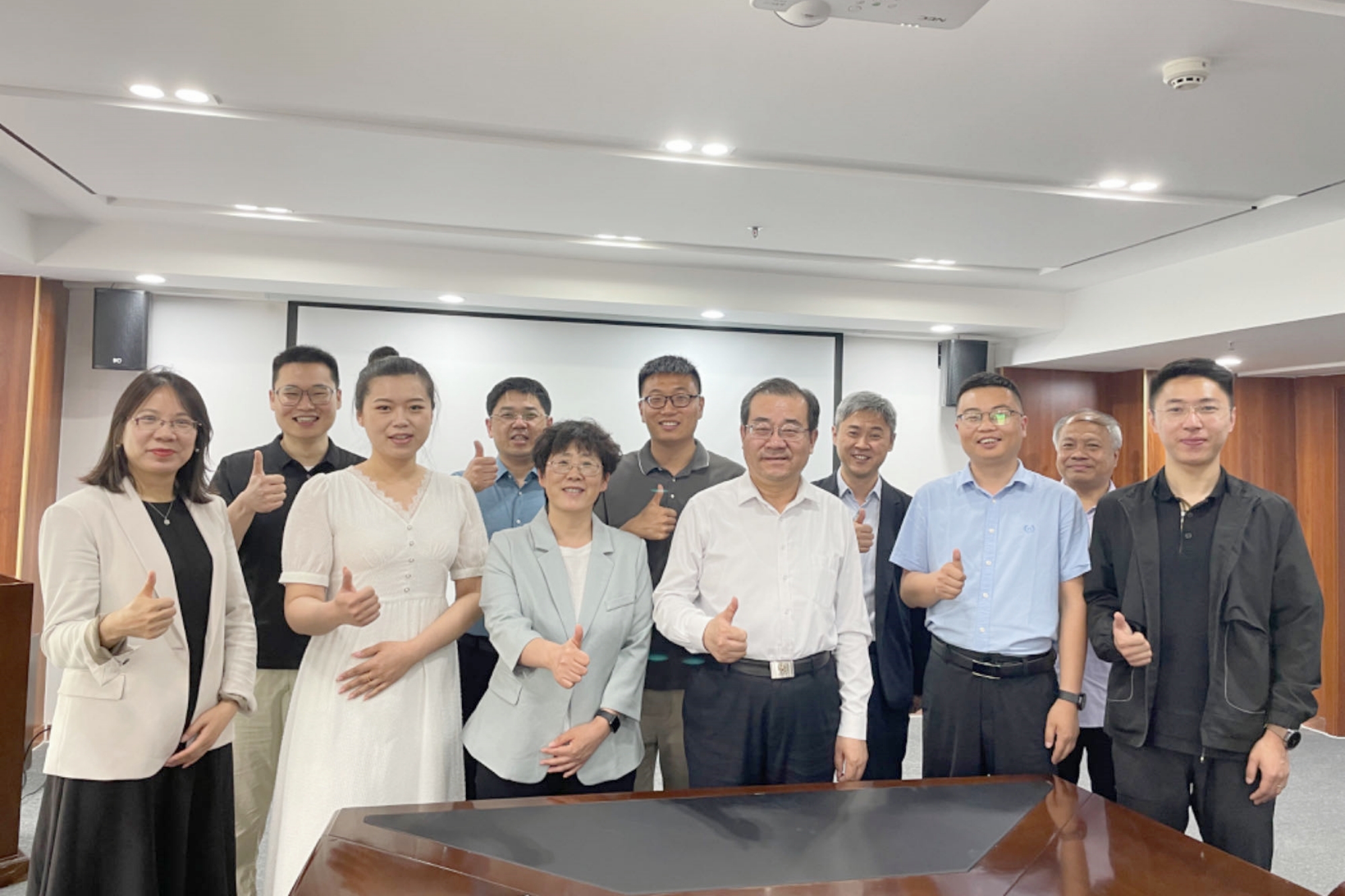 刘向兵书记看望我校援疆干部、博士服务团成员和在疆就业校友代表