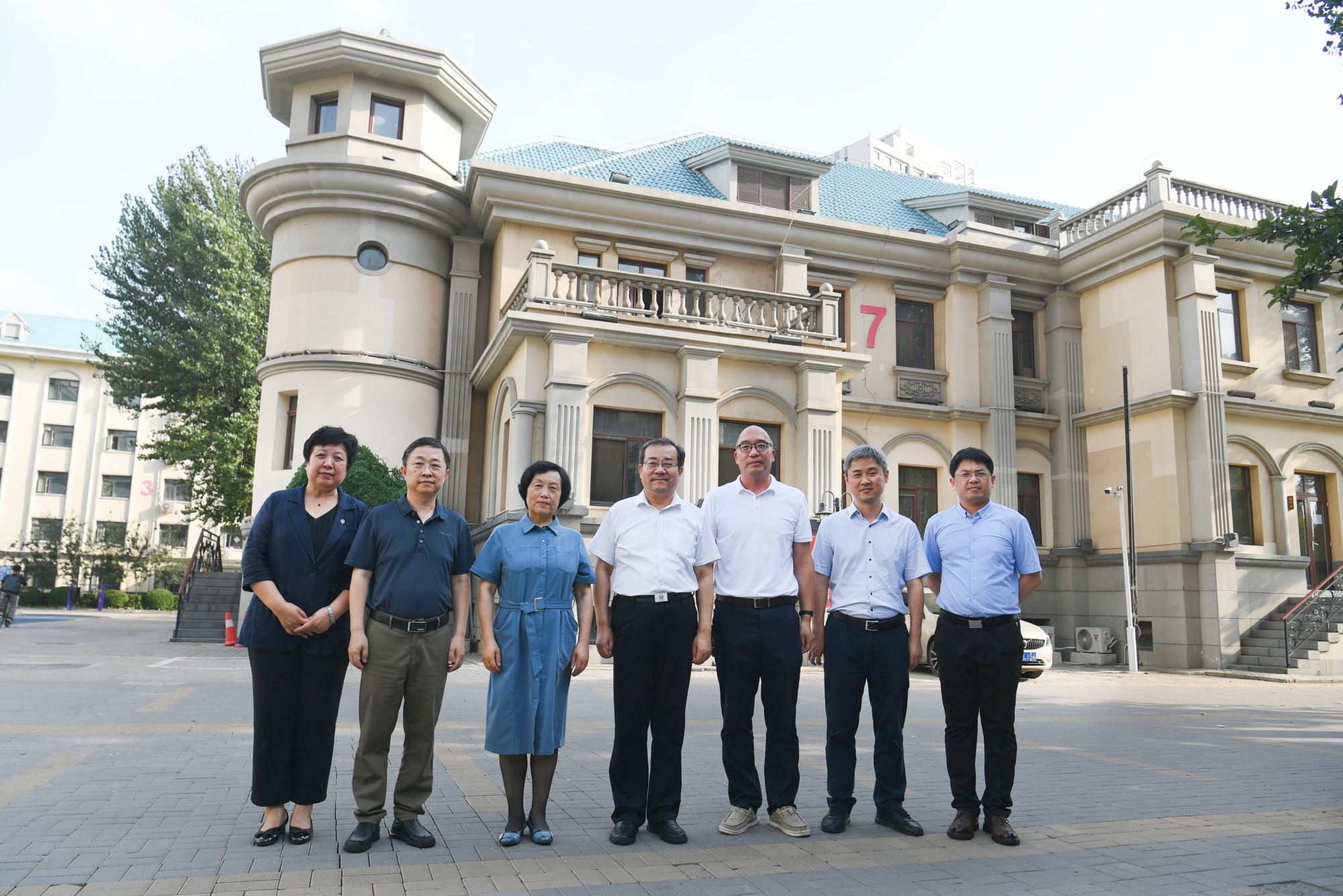 “寻访校史迎校庆 铭记初心创一流” ——我校举办重回“老校区”活动