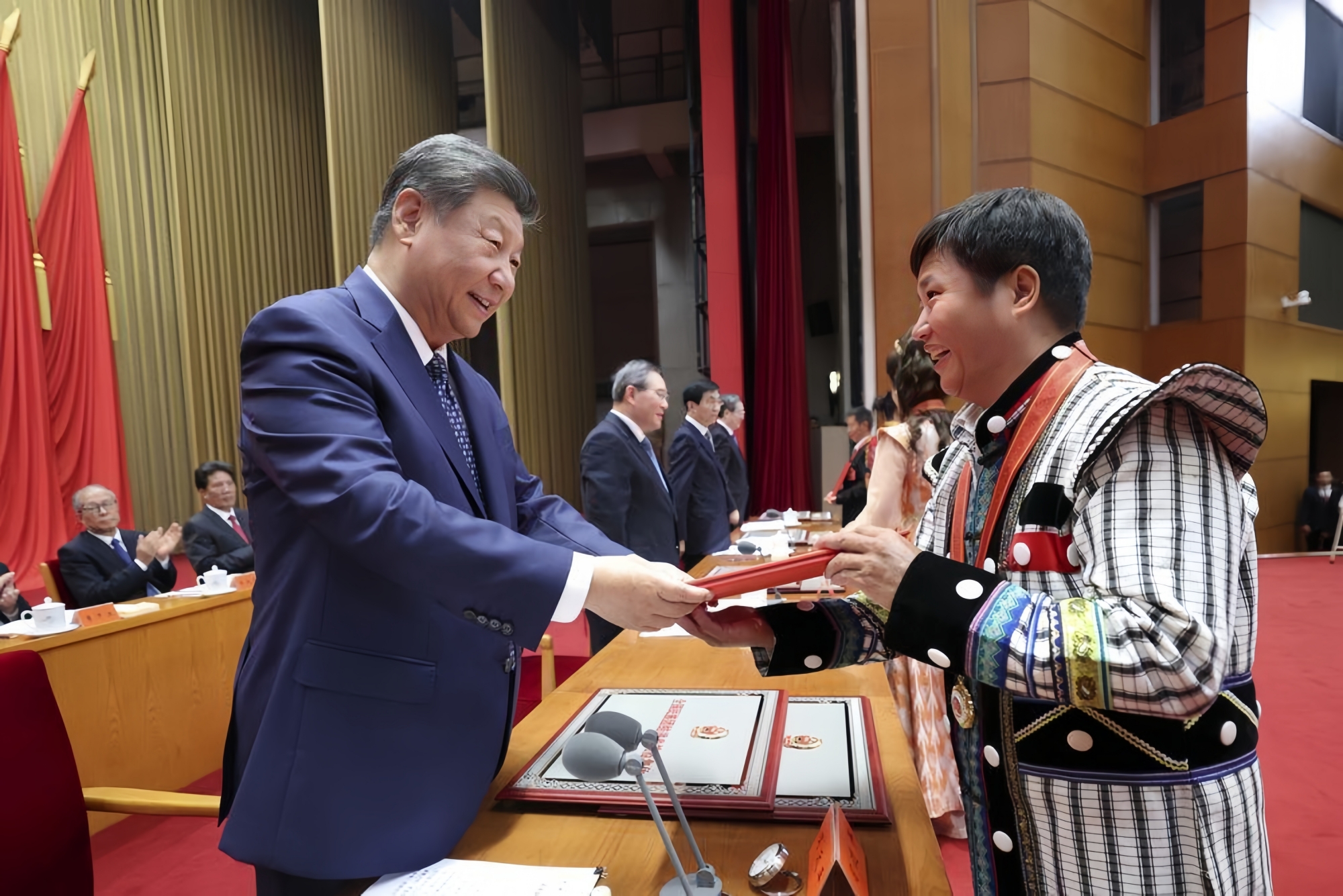 我校2022级劳模学生桑南才获“全国民族团结进步模范个人”殊荣