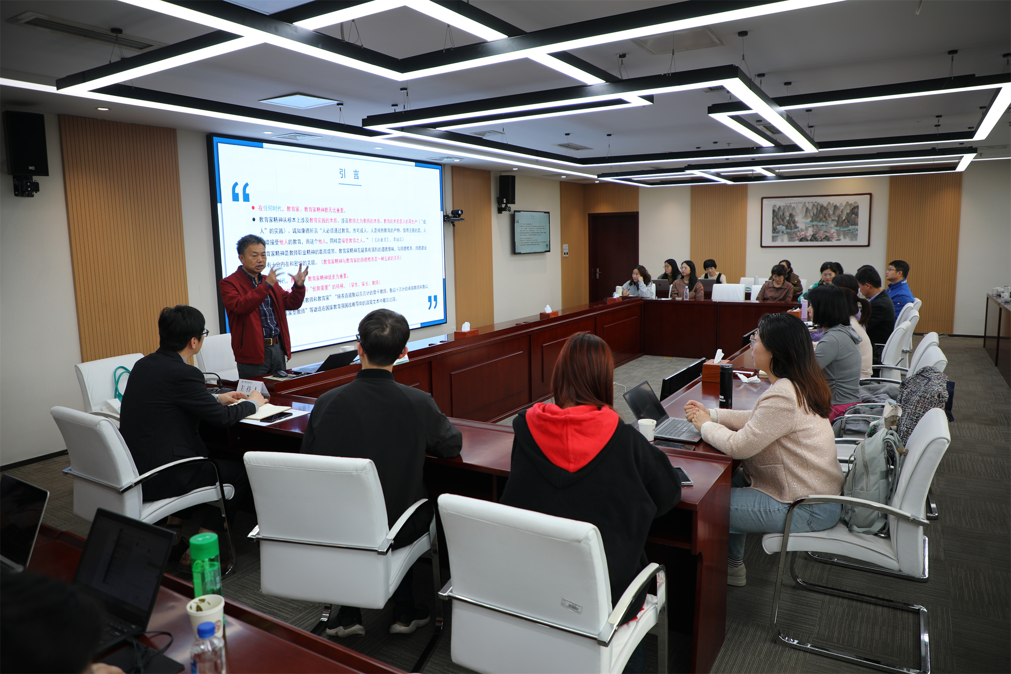 学校举办“青年教师理论大讲堂”暨 2024年第六期崇劳沙龙