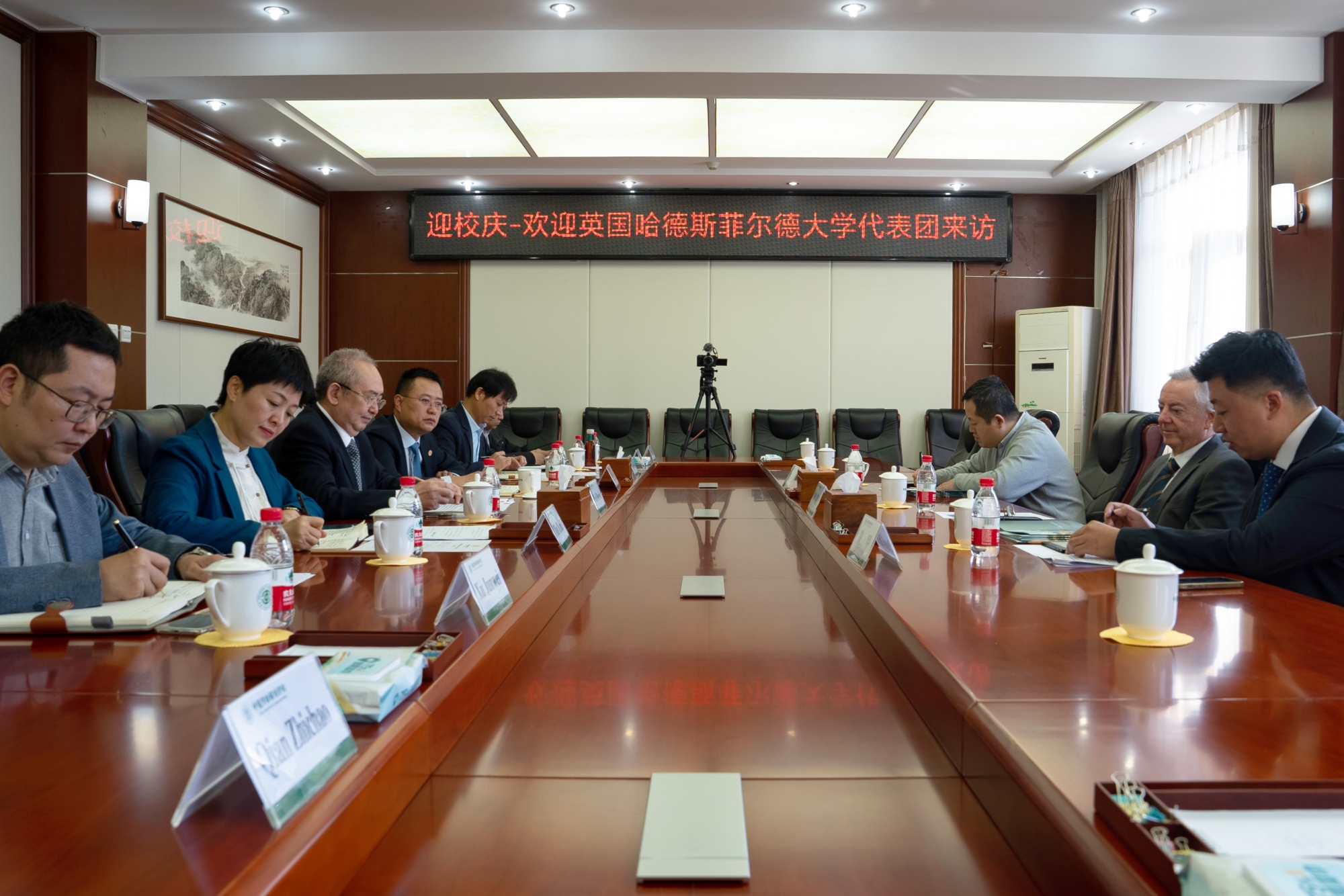 英国哈德斯菲尔德大学代表团来我校座谈交流