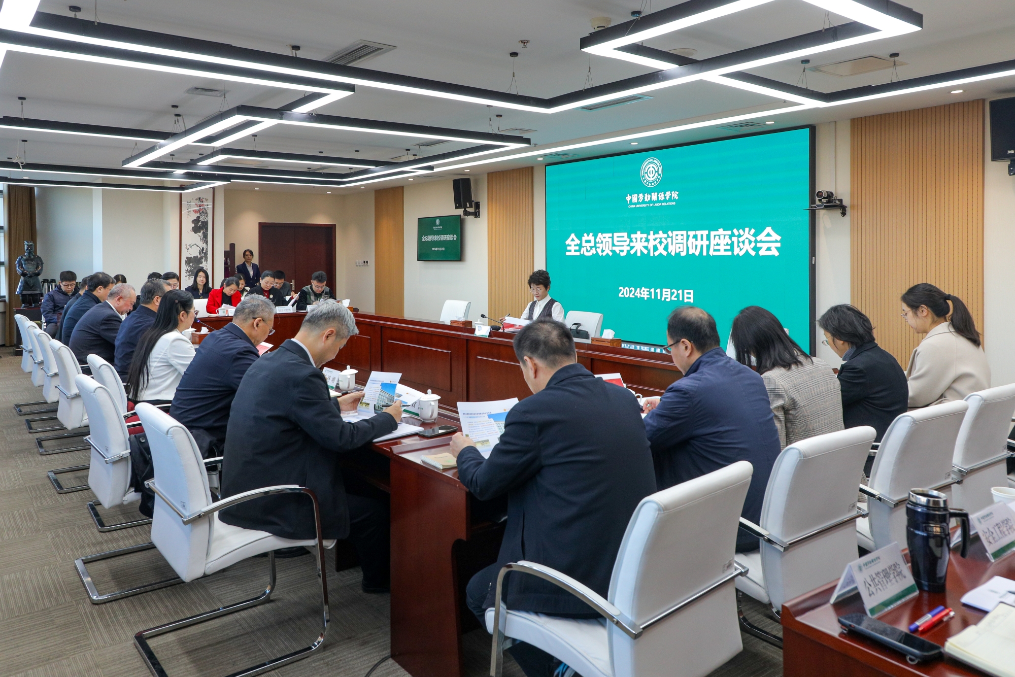 全总领导王娇萍来校调研座谈
