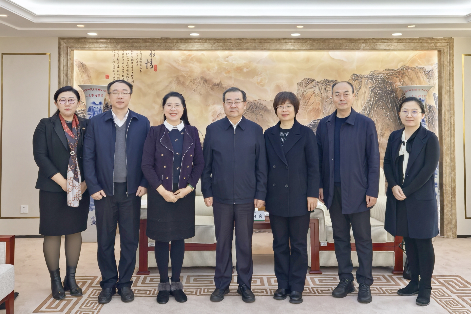 烟台大学王丽副校长一行来访交流座谈