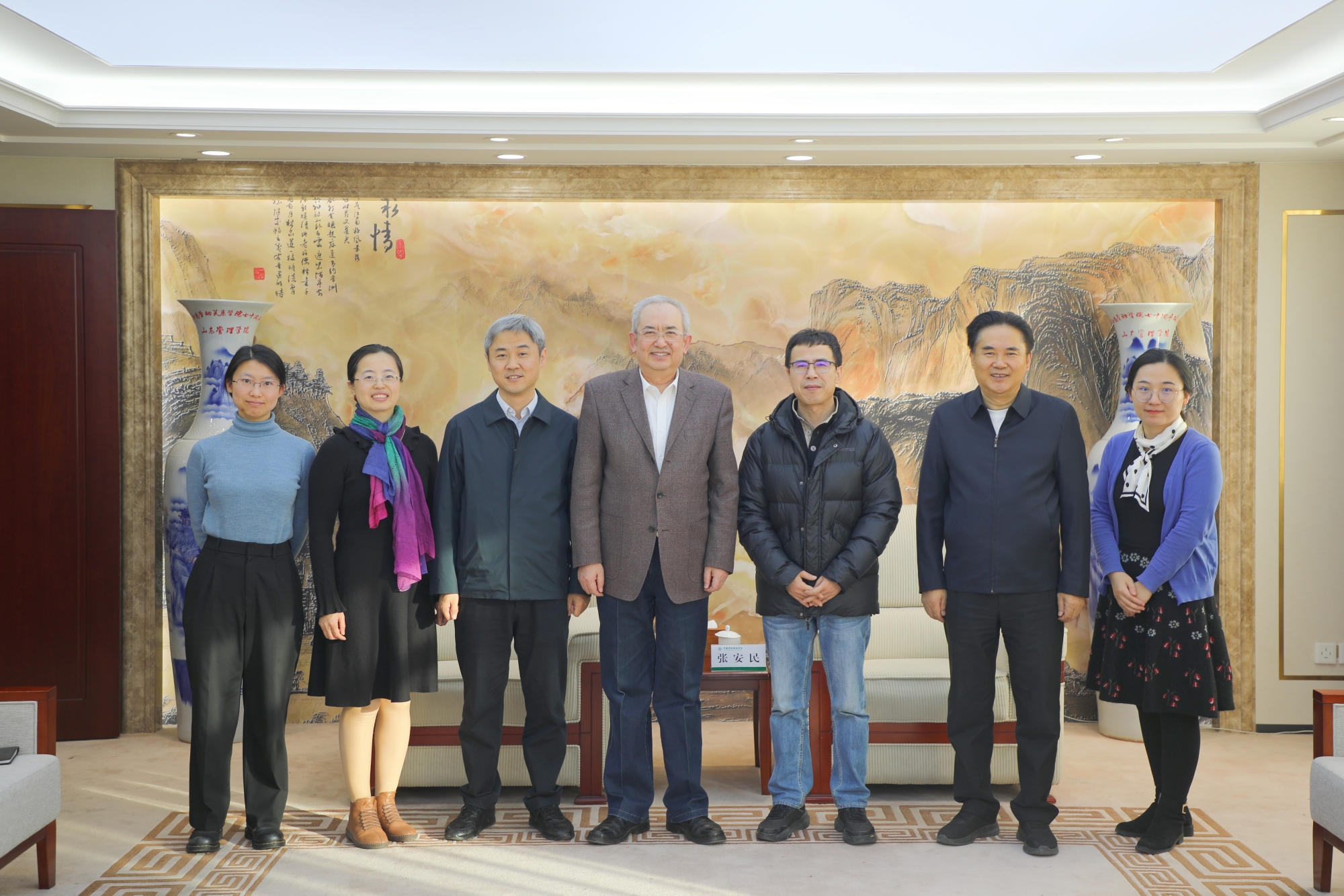 中国人民大学书报资料中心副总编辑张安民一行来校调研交流