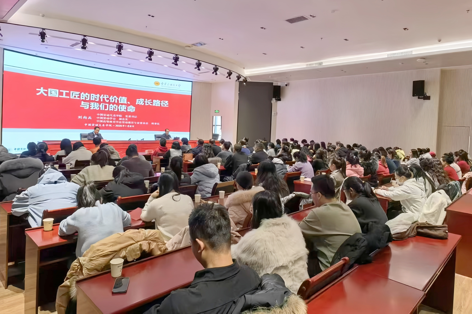 我校党委书记刘向兵带队赴宁夏调研并与银川市总工会签订战略合作框架协议