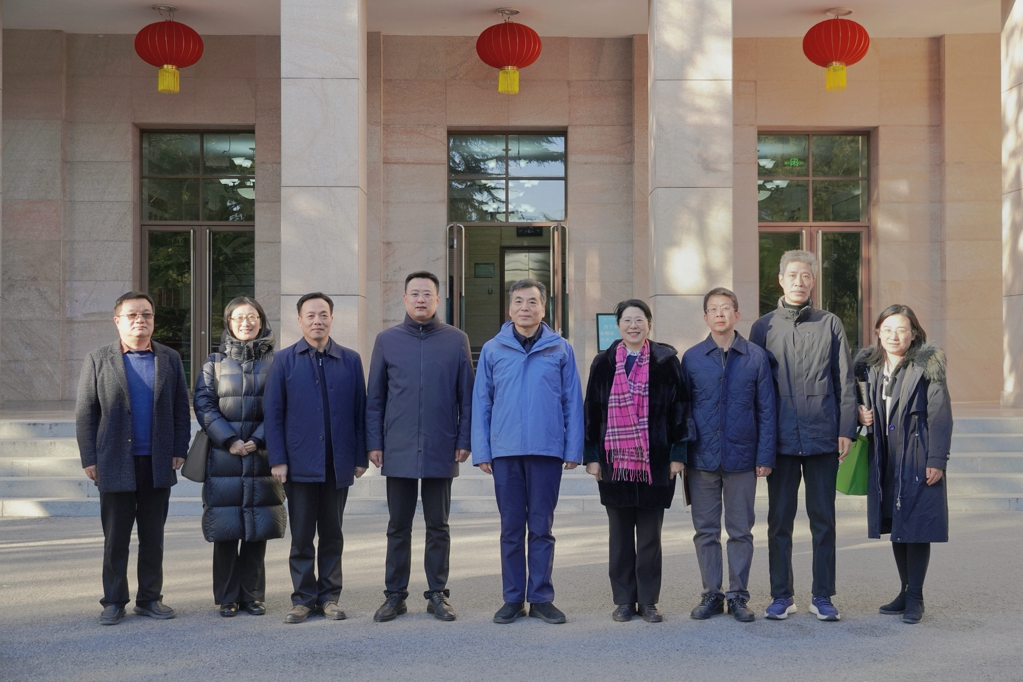 中国志愿服务基金会副理事长李博一行来校调研座谈
