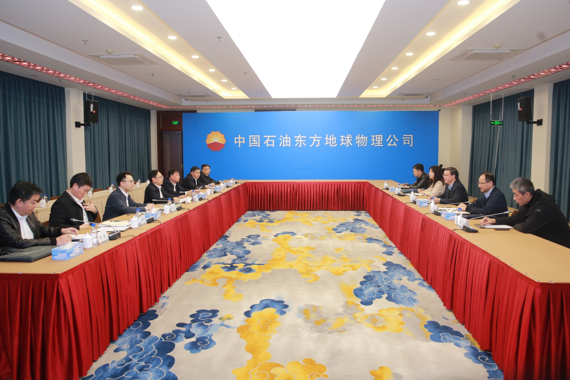 吴万雄副校长一行赴东方公司座谈交流