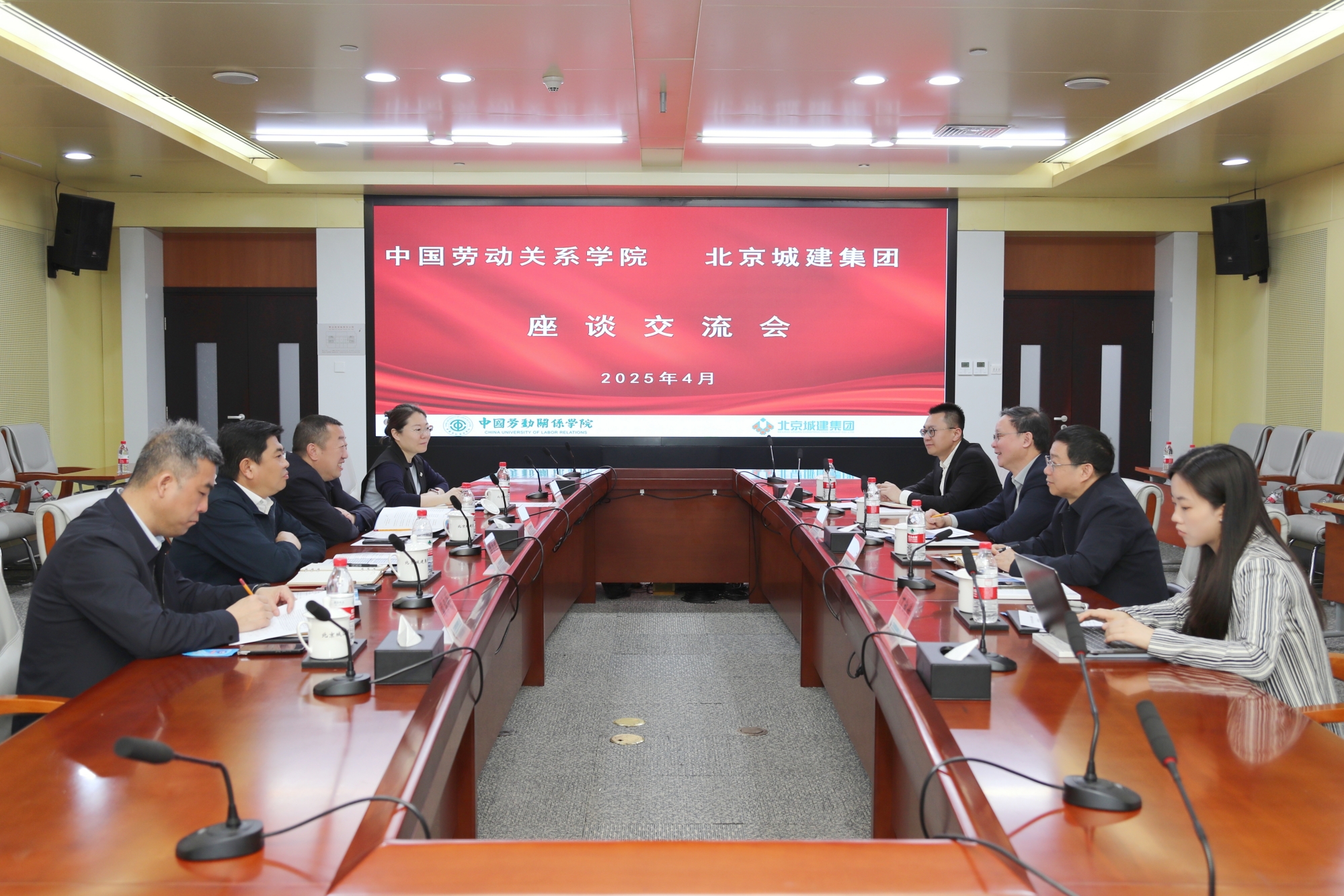 吴万雄副校长带队开展访企拓岗调研活动