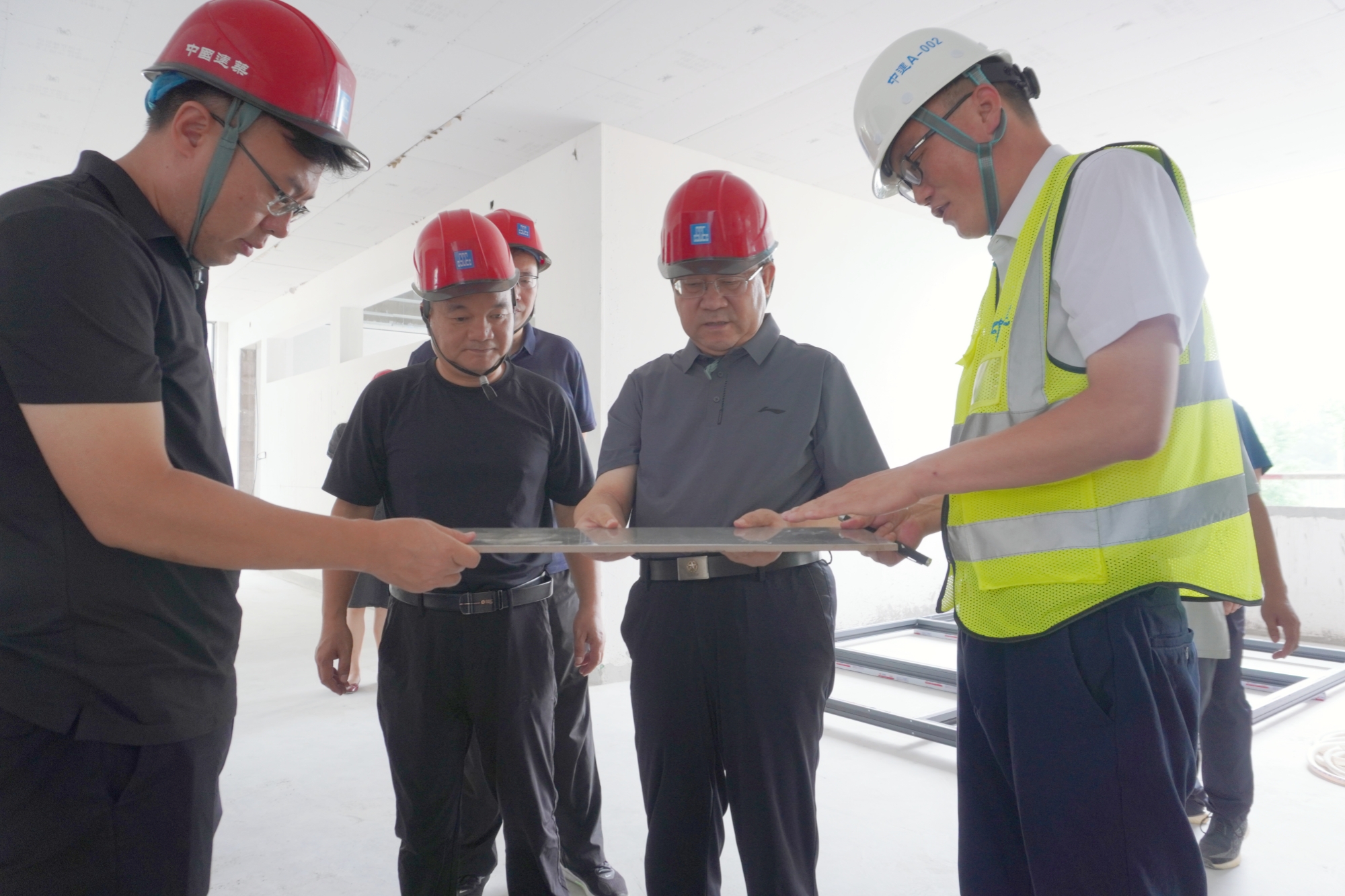 刘向兵书记检查指导涿州校区新建项目暑期生产施工和防汛工作情况