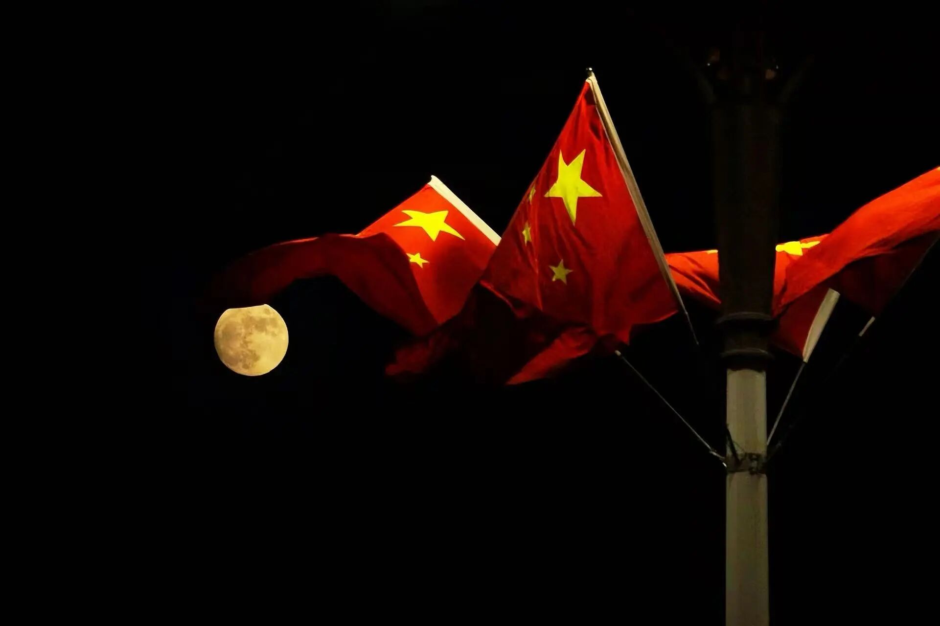 【微信】中秋特辑｜月揽人间秋，情牵此夜圆