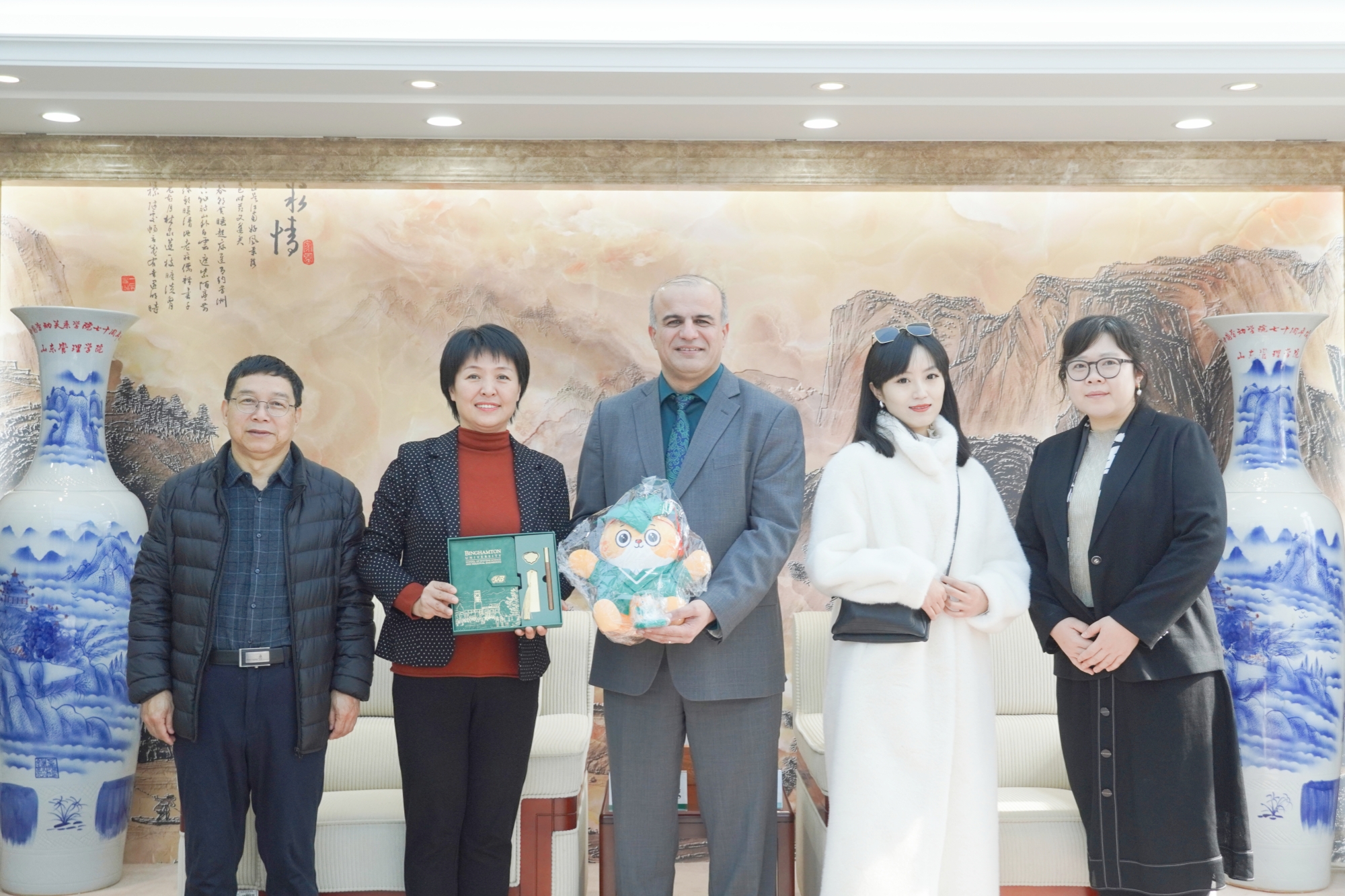 美国纽约州立宾汉姆顿大学卡萨尼教授来我校交流访问