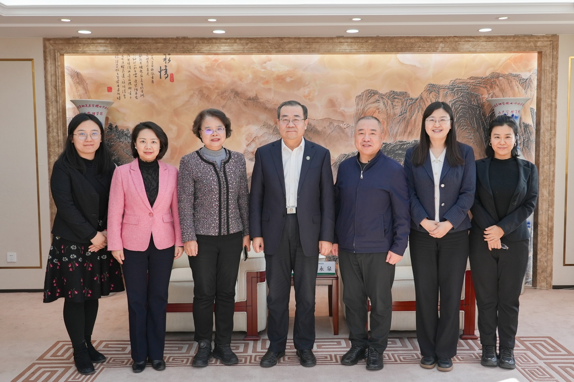 海淀区总工会党组书记刘永泉一行来校会谈交流