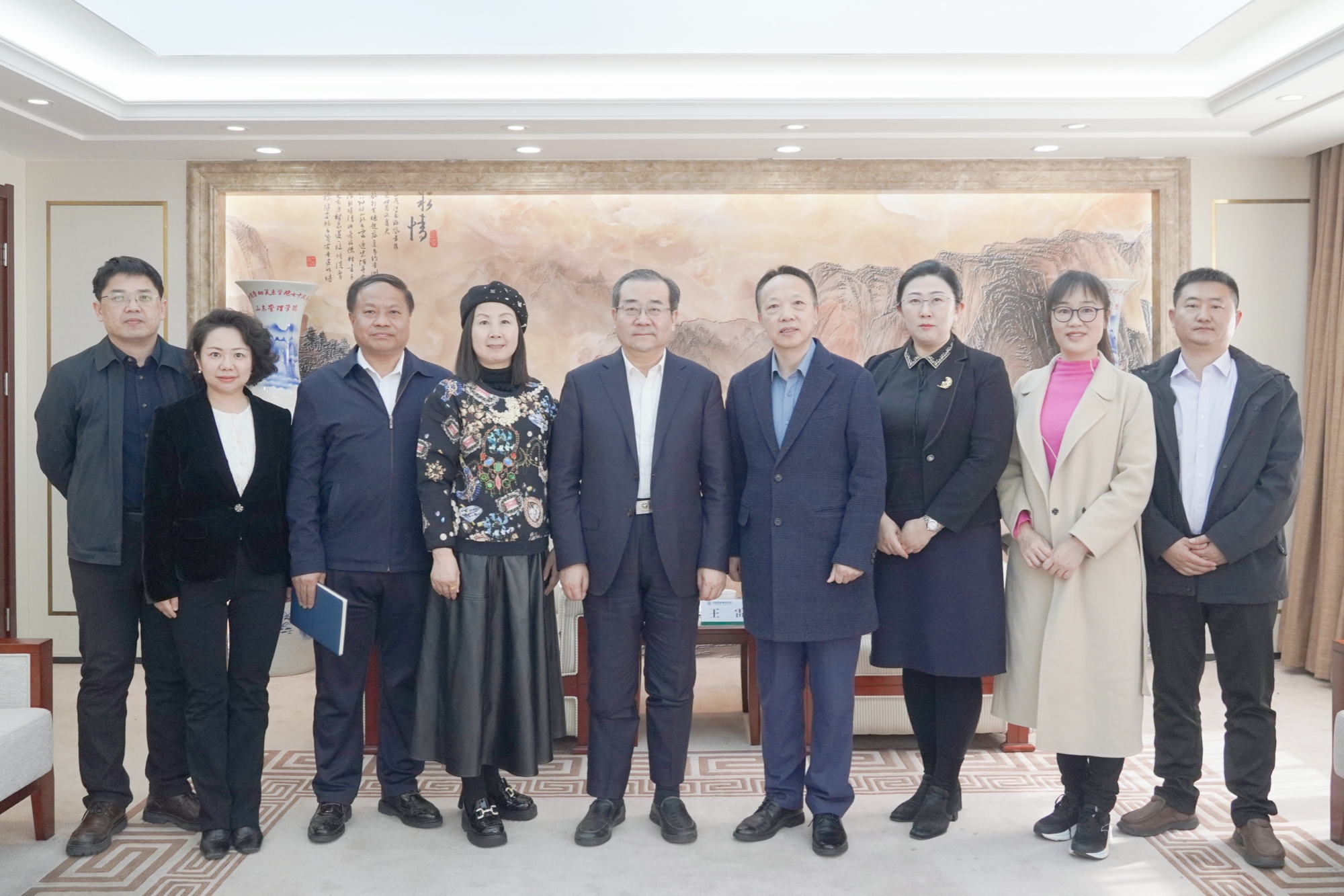 珠海市总工会党组书记、常务副主席王雷一行来校会谈交流