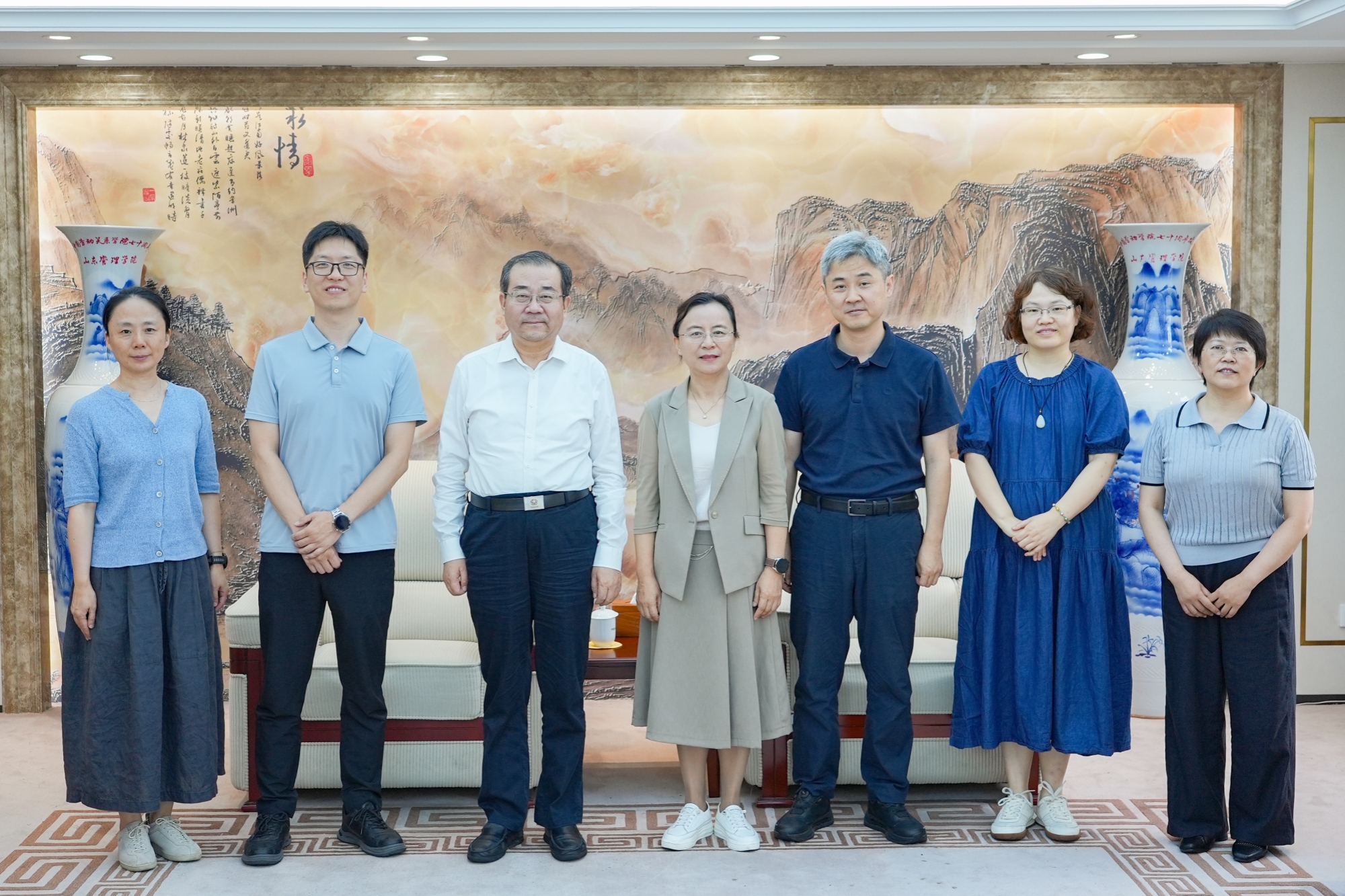 学校选派第十二批中央单位援疆干部赴疆挂职