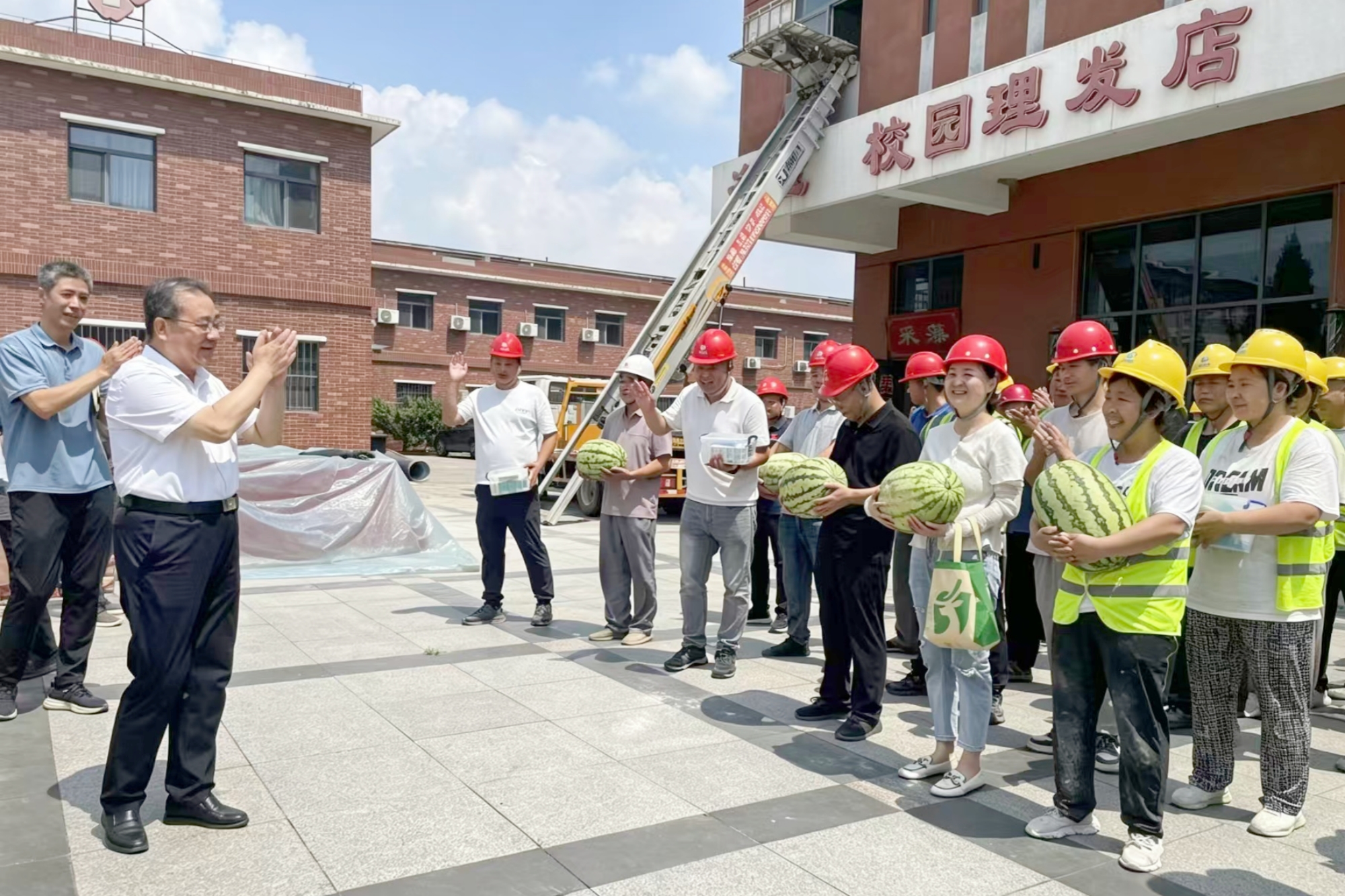 党委书记刘向兵一行走访慰问驻涿部队并督导涿州校区防汛及暑期工程建设工作