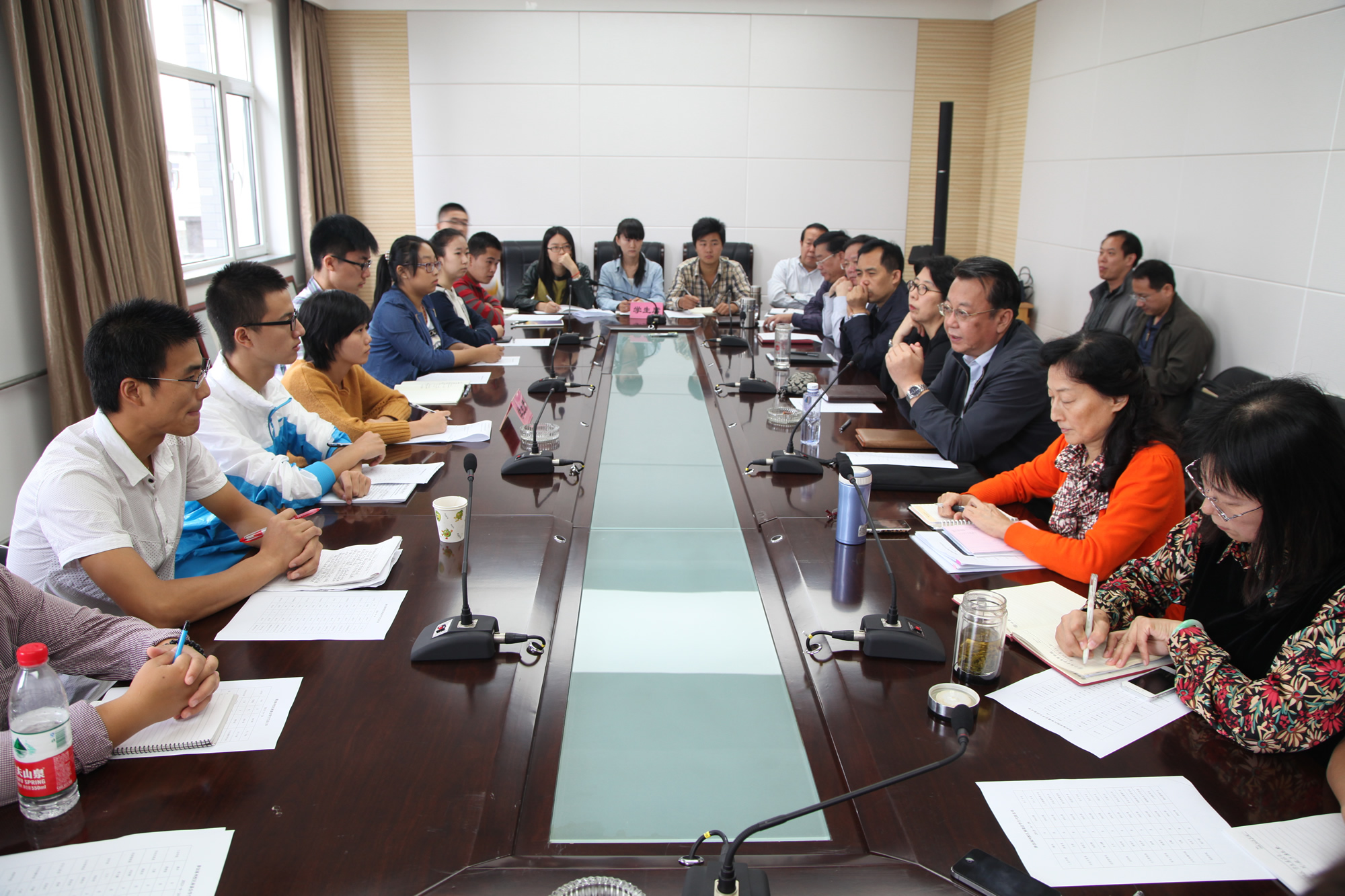 学校举办涿州校区学生代表座谈会