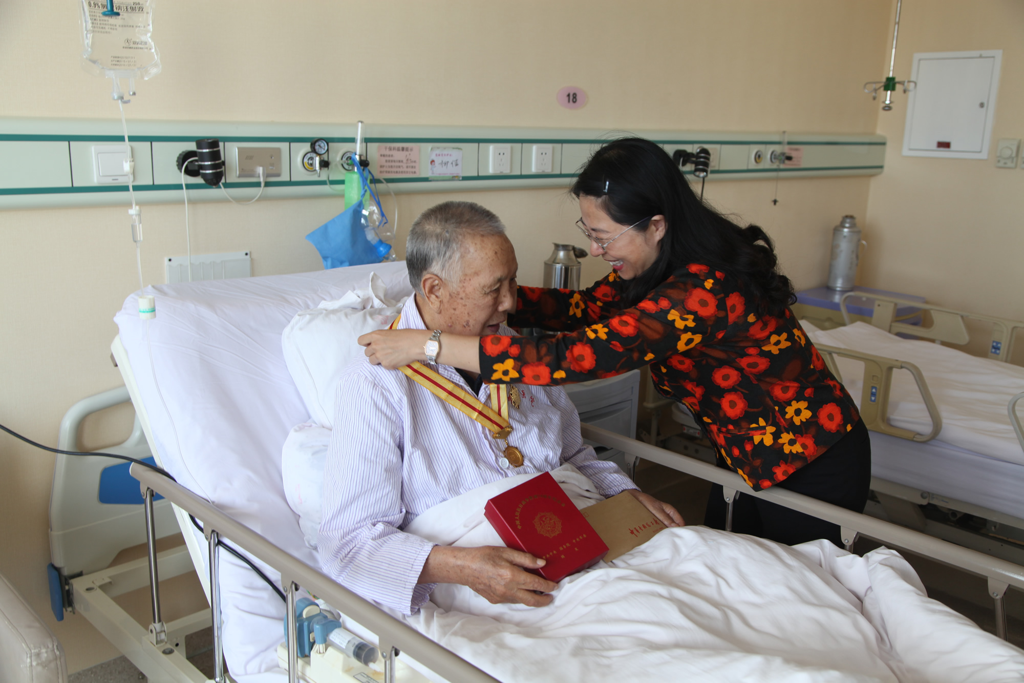 学院走访慰问抗战离休老干部