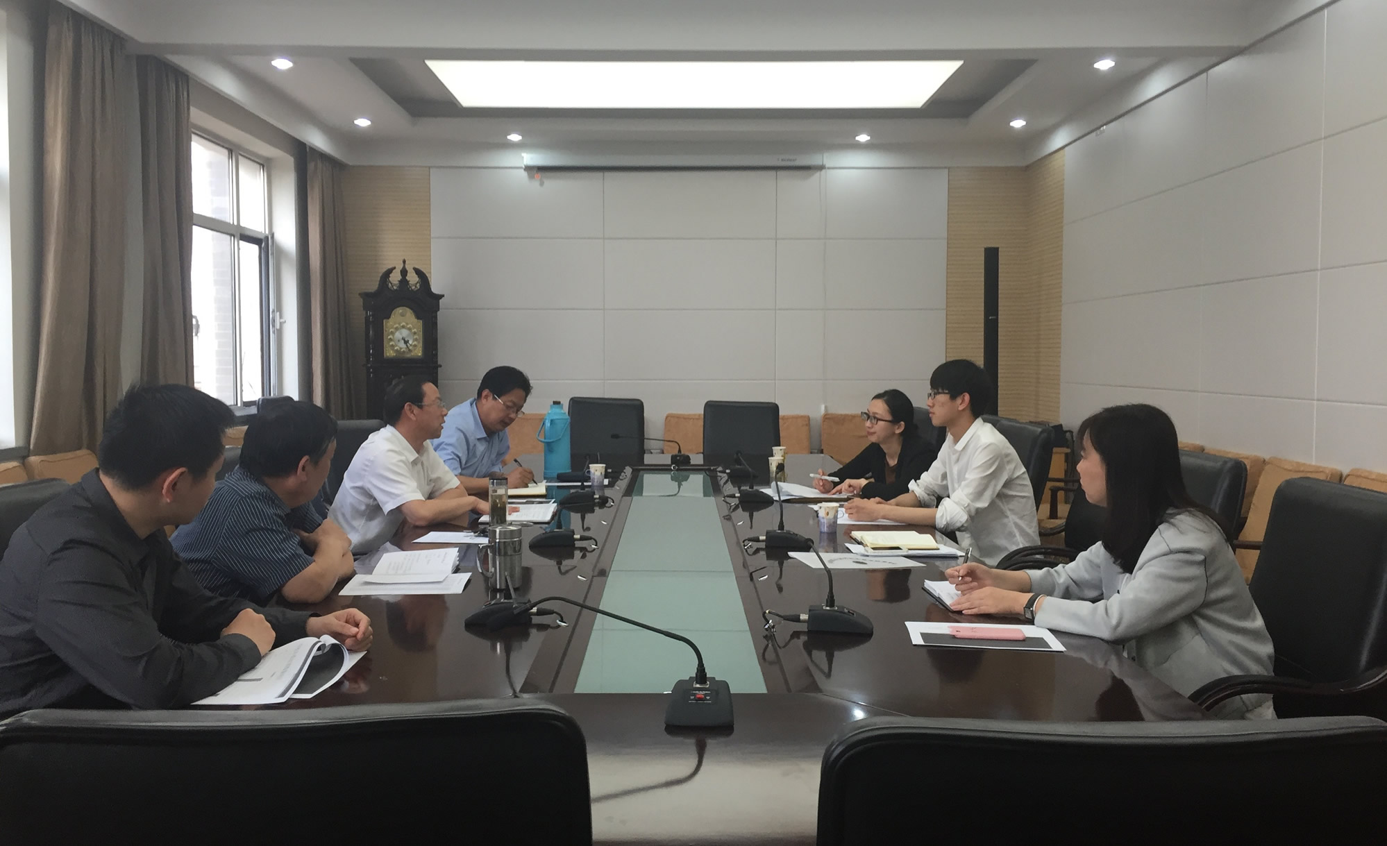 学院领导专题调研了解学生社团工作