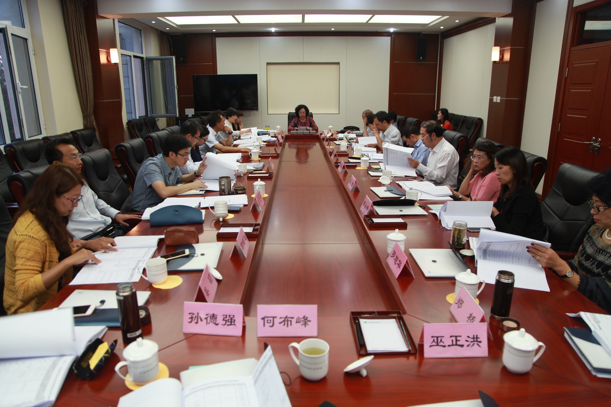 我校顺利召开2016年度高级职称评审会议