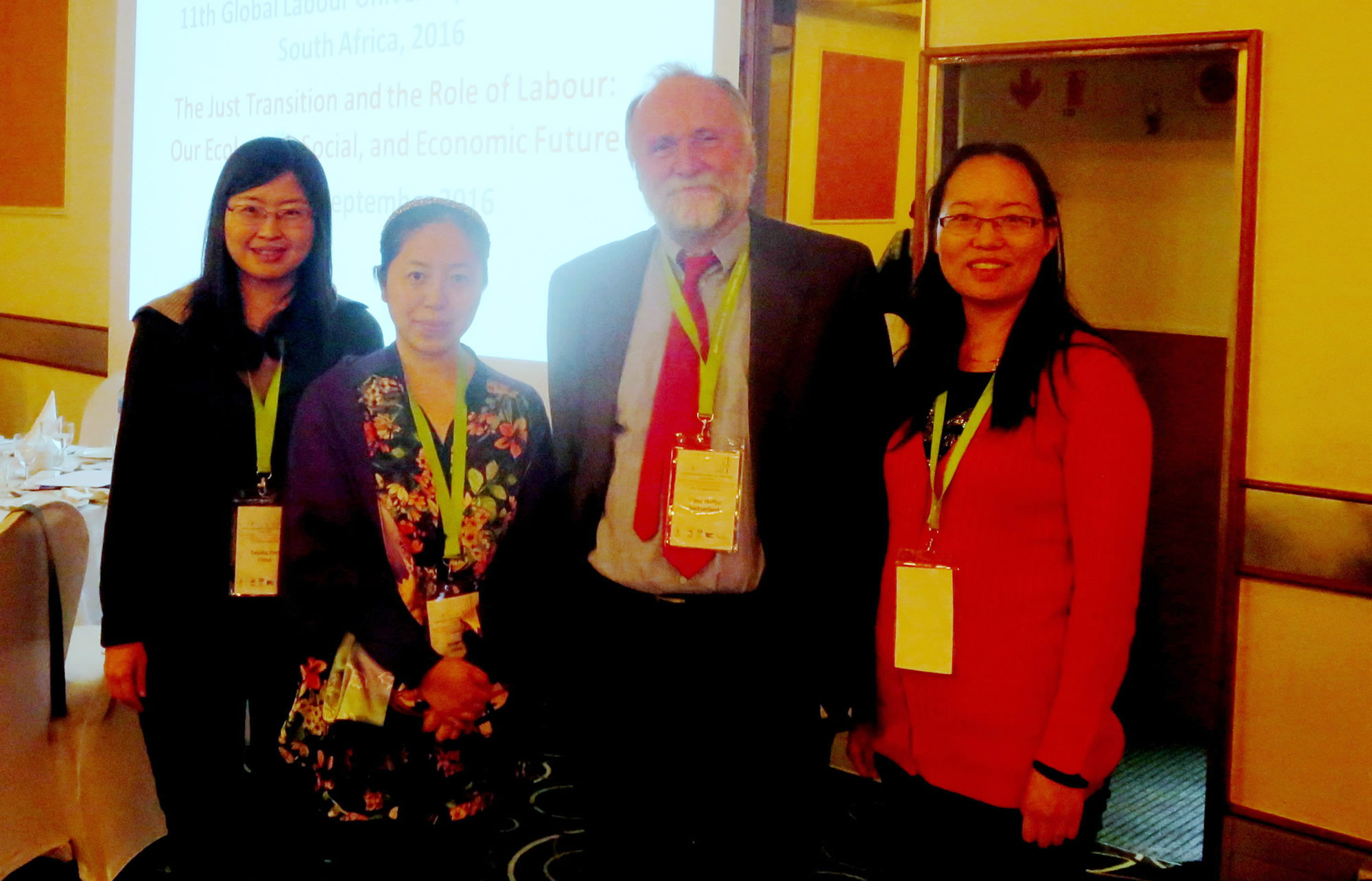 我校教师参加全球劳动大学第十一届年会