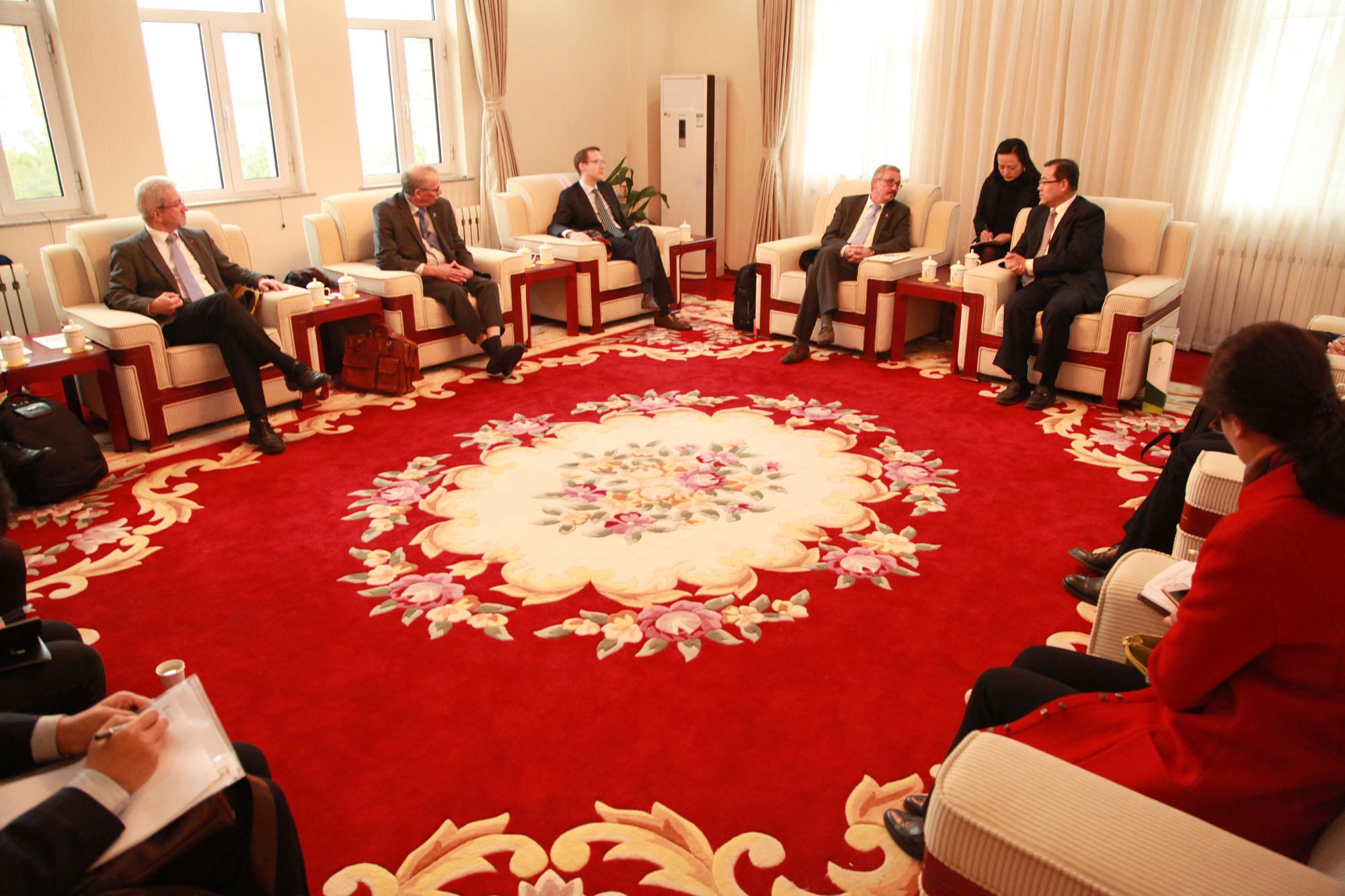 德国五金工会代表团访问我校并做主题报告