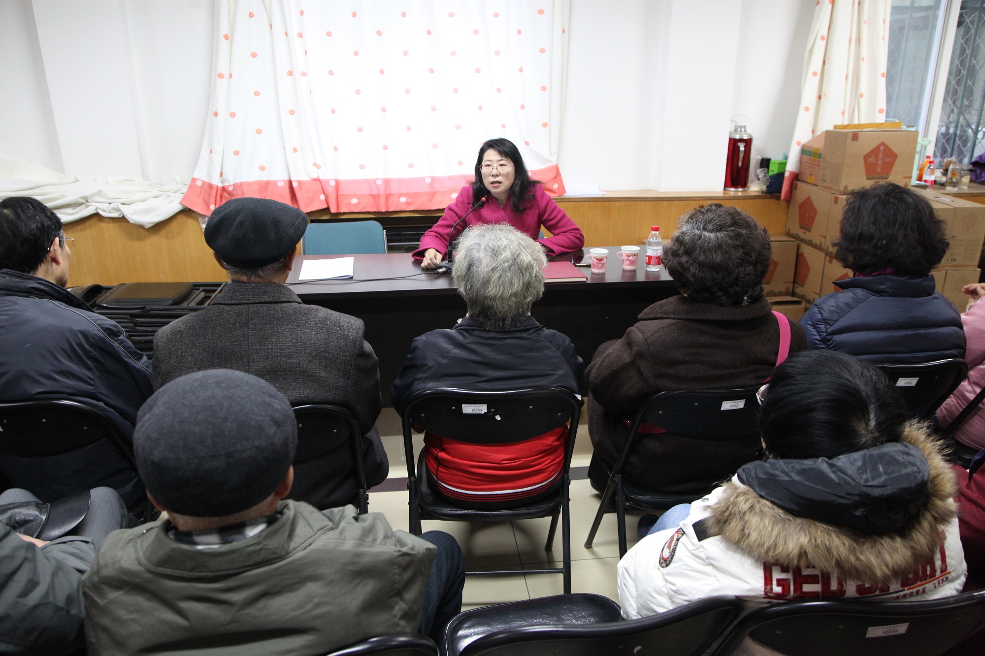 学校党委向离退休老干部传达十八届六中全会精神