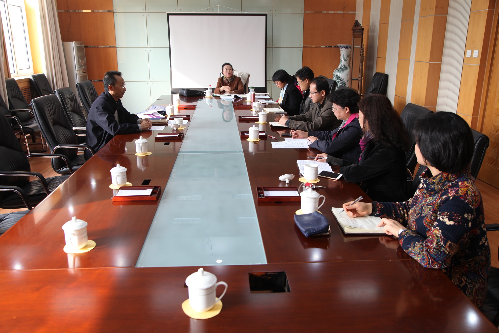 学校召开企业社会工作专业委会秘书处第一次工作会议