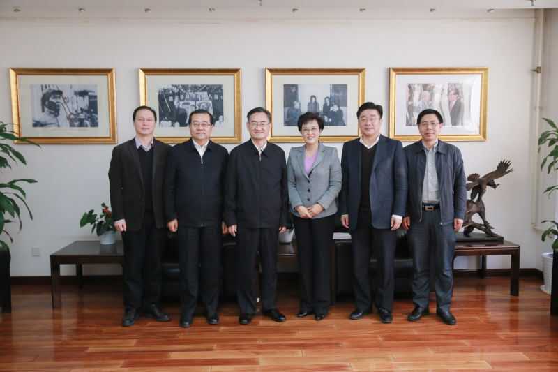 屈增国刘向兵等校领导赴中国人民大学调研交流