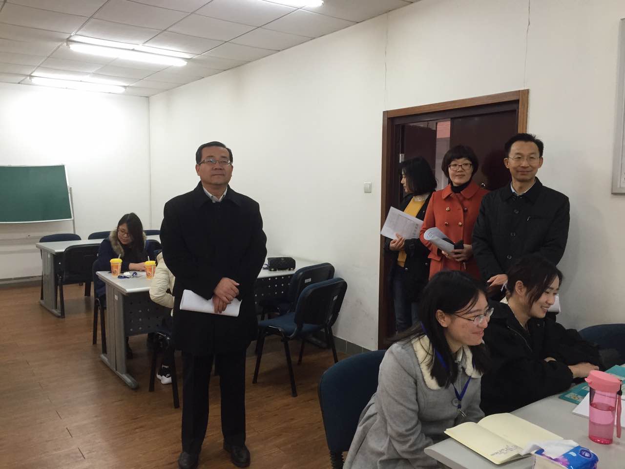 学校领导检查新学期教学和后勤保障工作