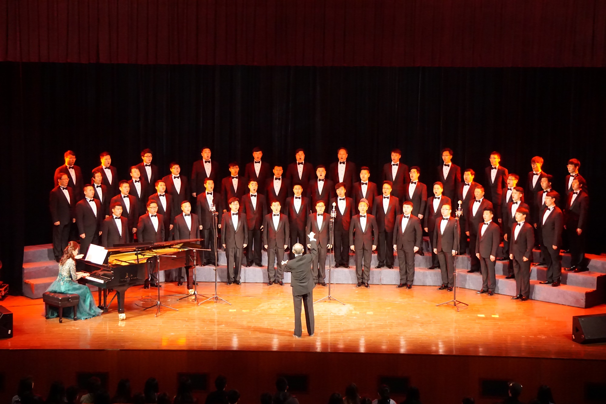 “高雅艺术进校园”——中国音协爱乐男声合唱团唱响我校涿州校区