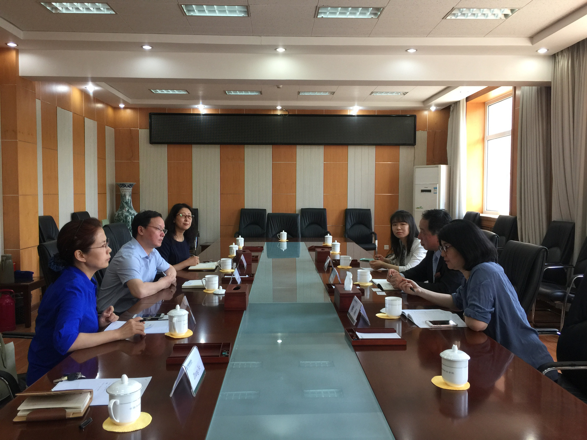 国际劳工组织工人活动局专家访问我校