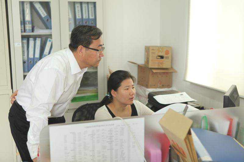 刘向兵校长看望慰问我校招生工作人员