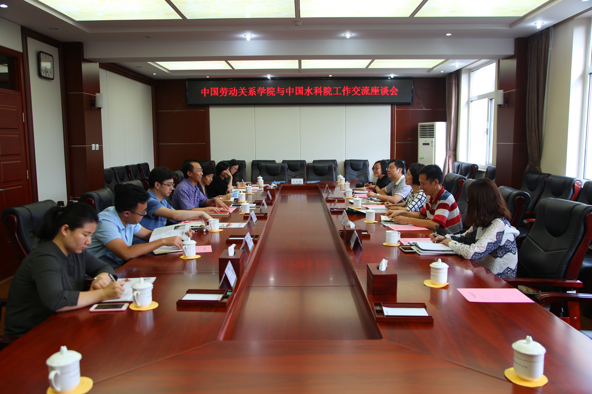 学校与中国水利水电科学研究院举行工作交流座谈会