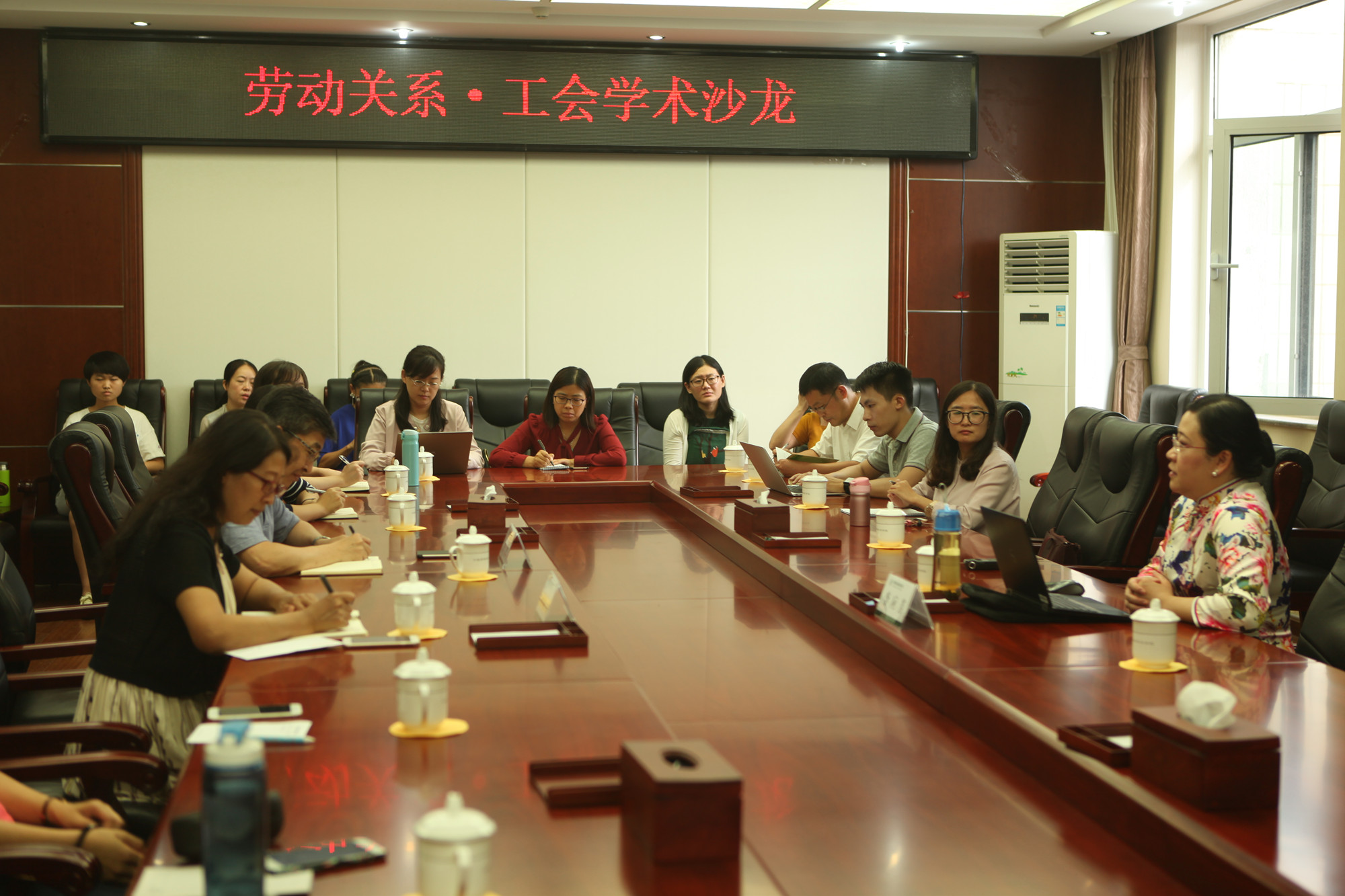 学校第八场学术沙龙邀请莫纳什大学李应芳教授纵论体面劳动