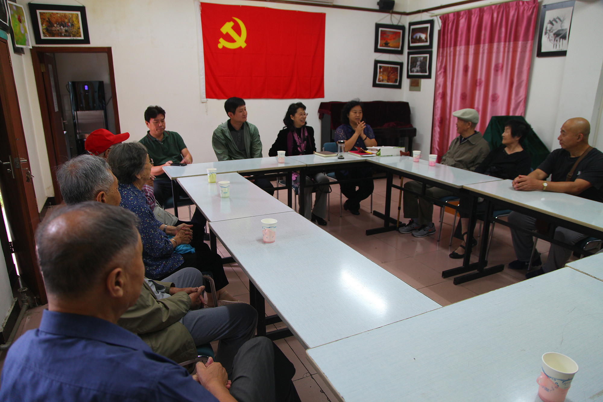 学校党委慰问生活困难同志