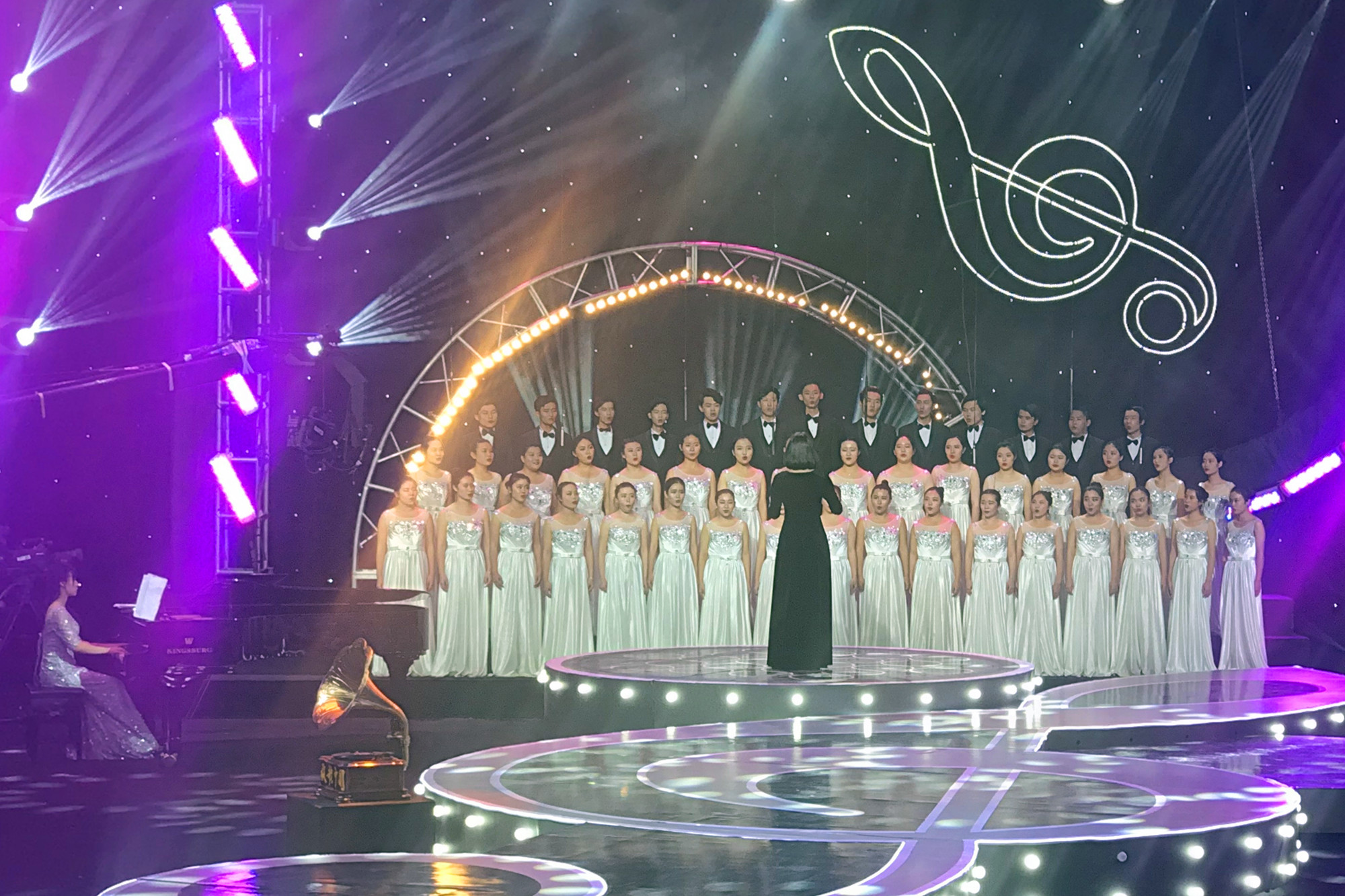 “让世界看见我们的声音”——我校合唱团在2017年全国电视合唱邀请赛中喜获金奖