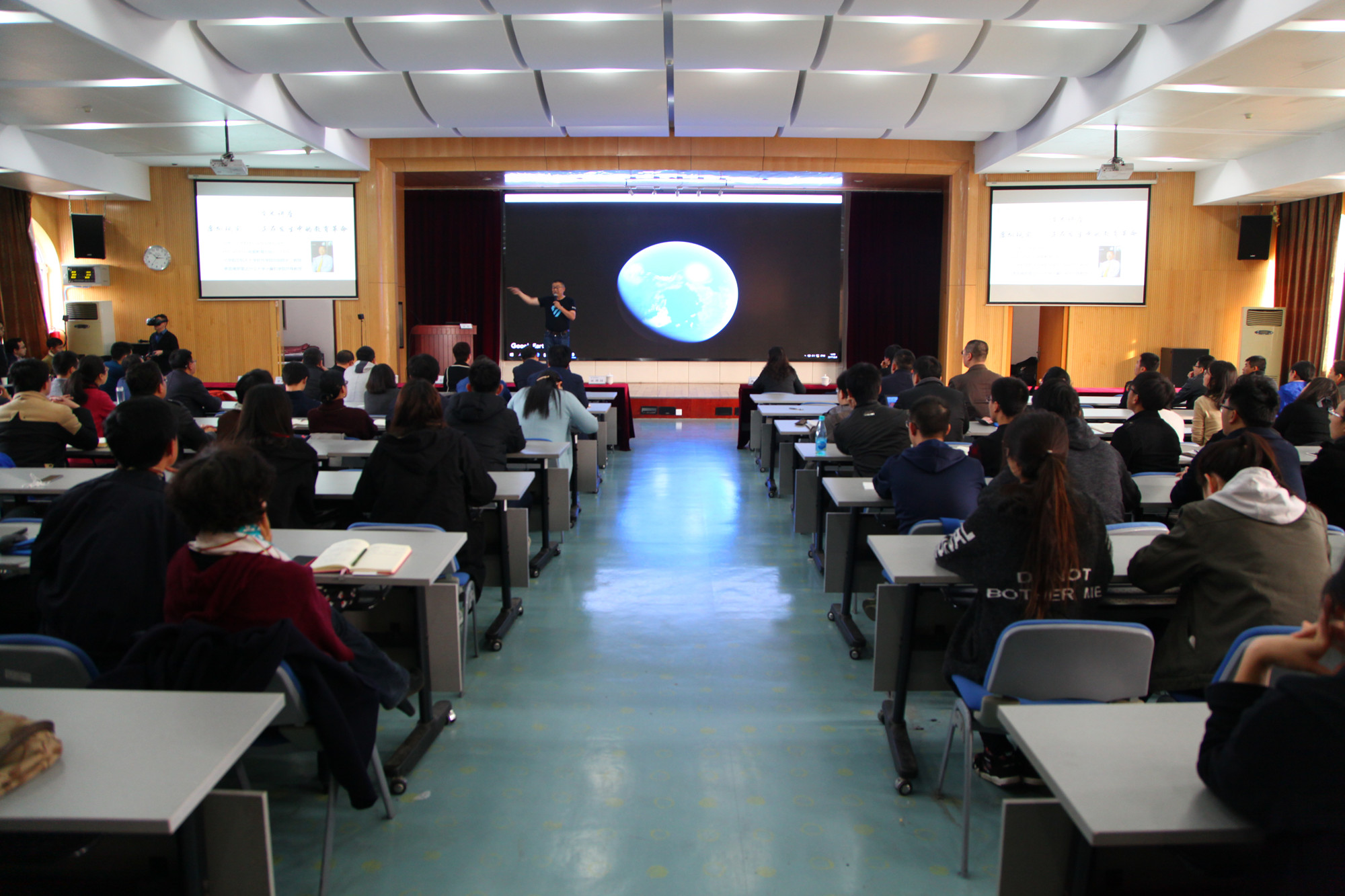 “虚拟现实——正在发生中的教育革命”——北京航空航天大学孙伟教授应邀来我校举办学术讲座