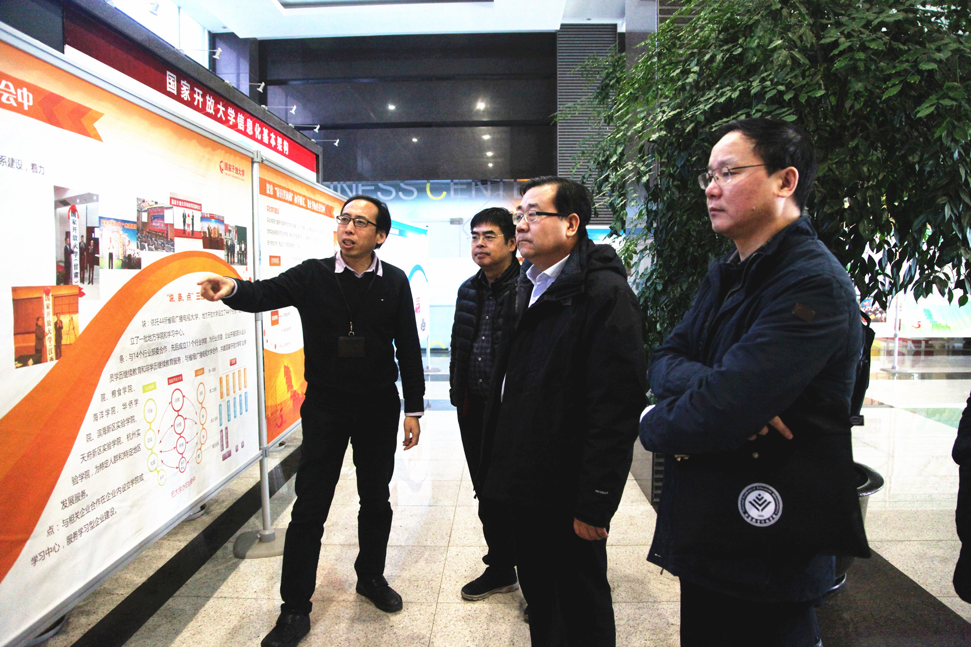 刘向兵校长一行访问国家开放大学