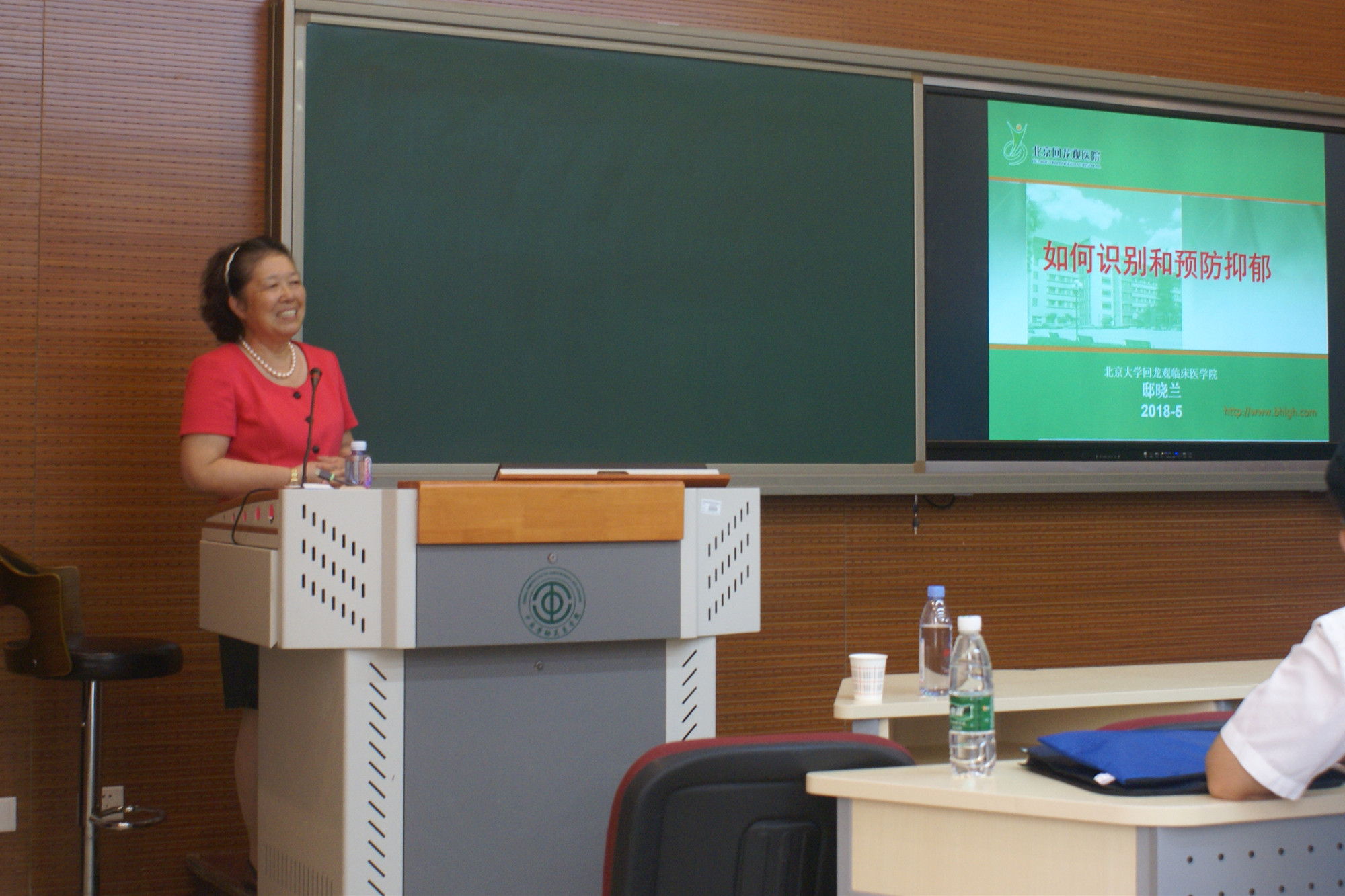 学校举办大学生心理危机预防与干预讲座