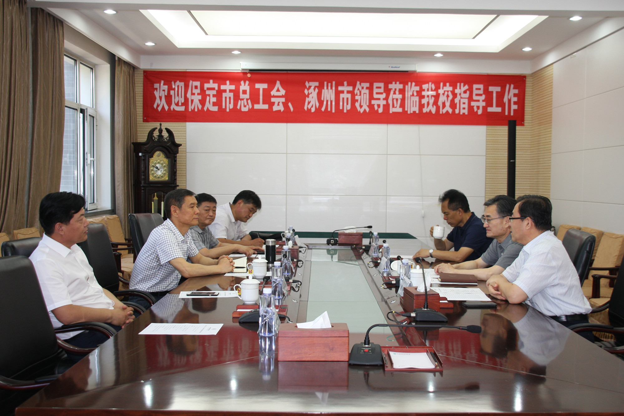 保定市总工会、涿州市领导同志来我校访问交流