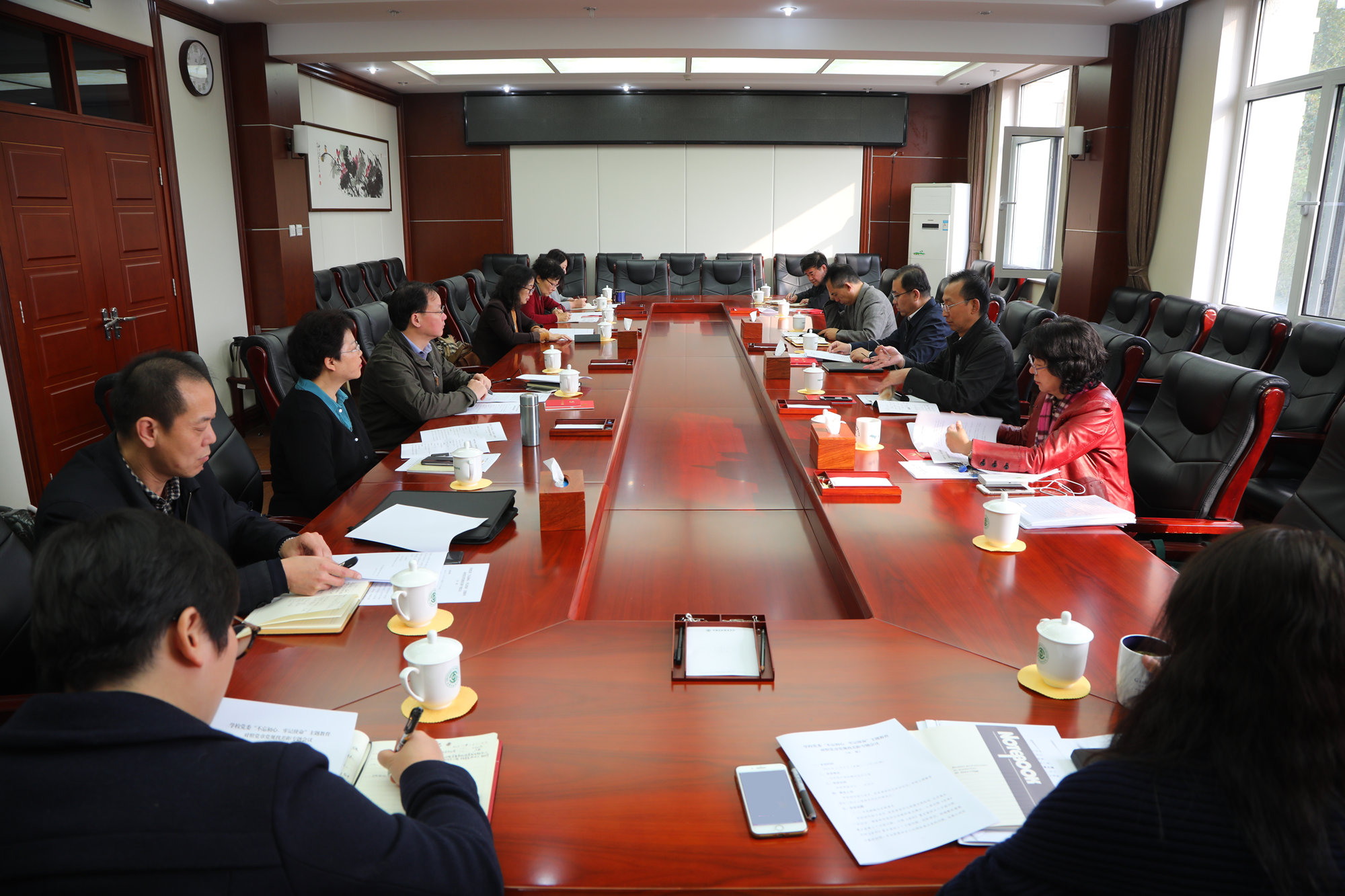 中国劳动关系学院党委召开“不忘初心、牢记使命”主题教育对照党章党规找差距专题会议