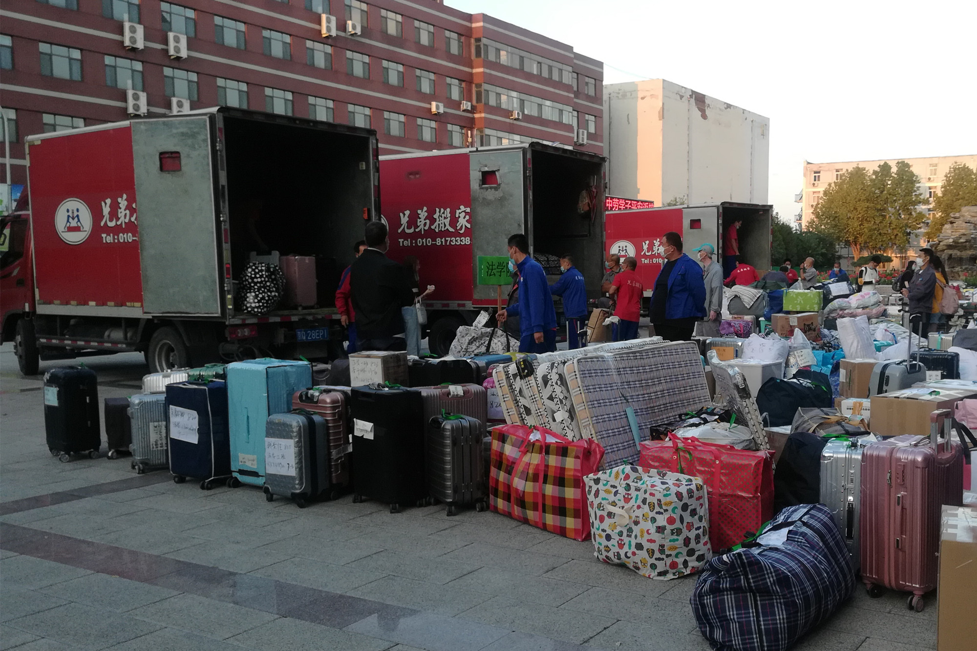 我校全体大三学生顺利搬入北京校区