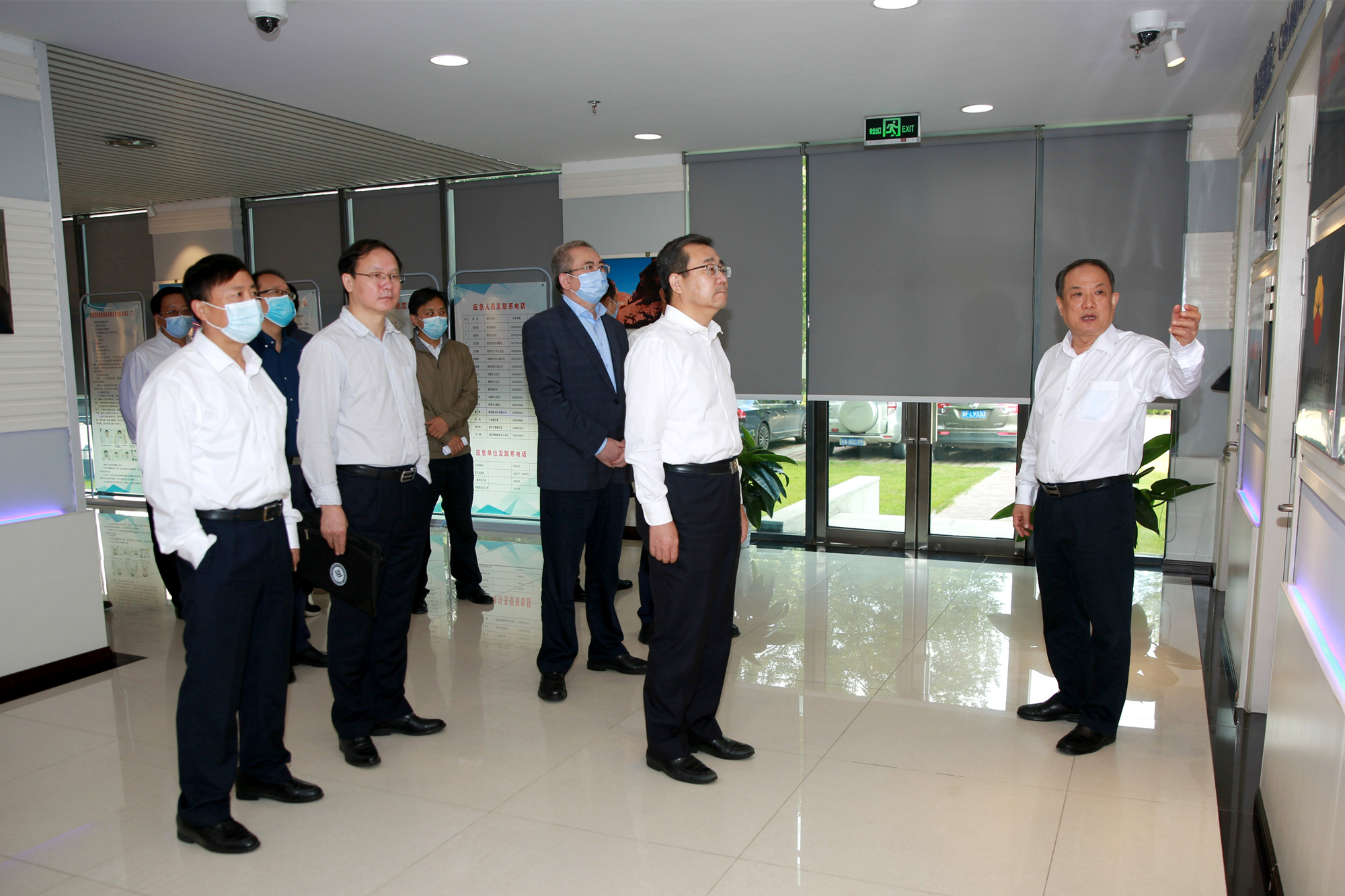 学校领导赴中国石油东方地球物理公司交流访问