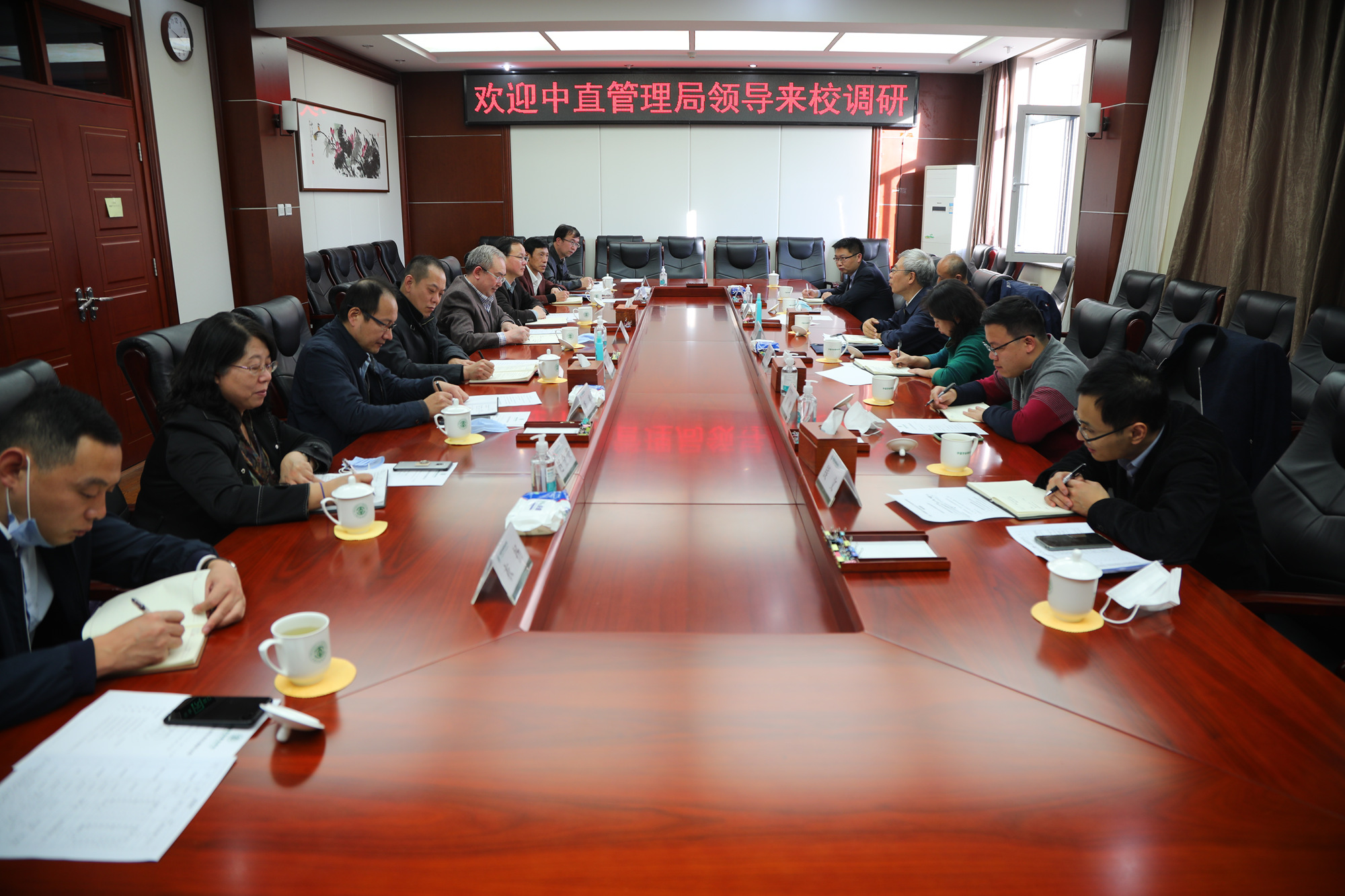 中共中央直属机关事务管理局张宇航副局长一行来校调研