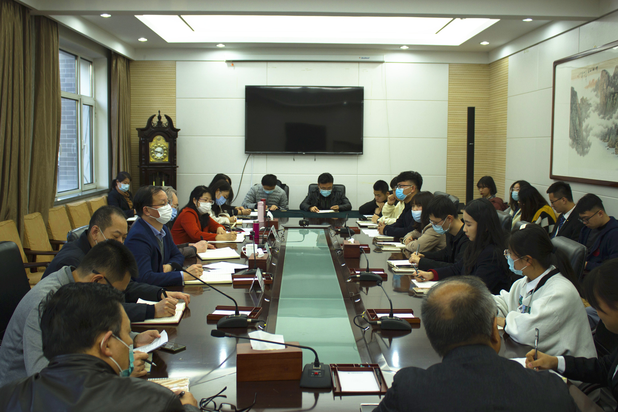 学校召开“师生面对面”交流座谈会